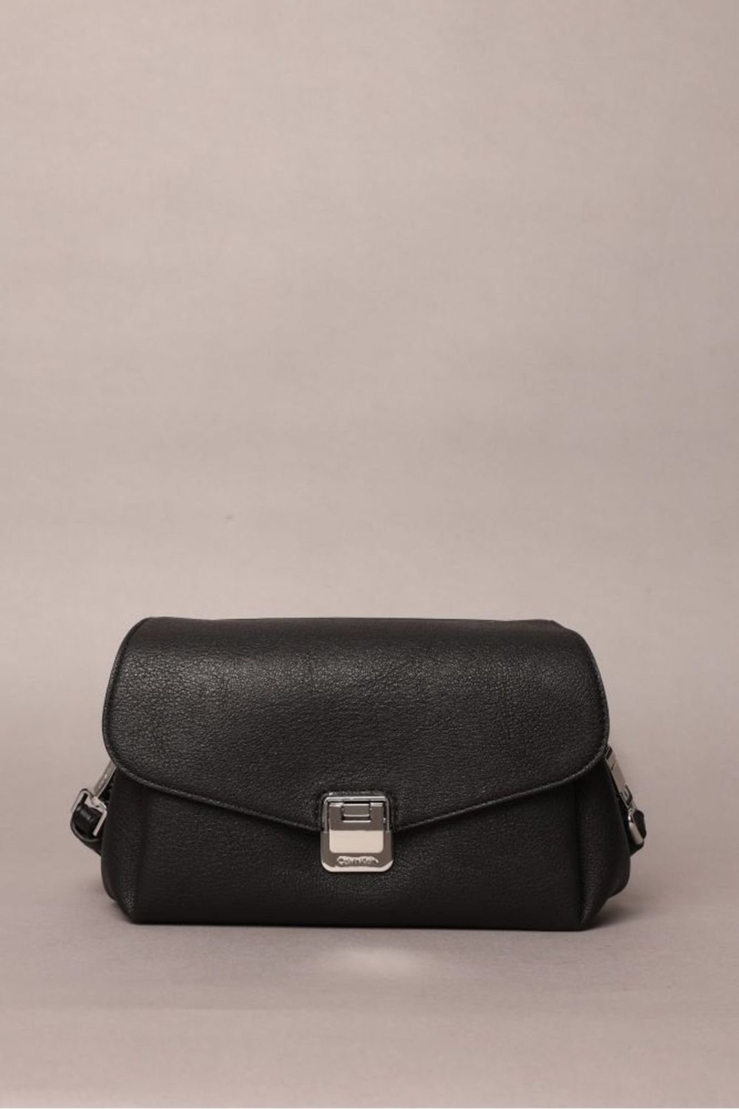 Bolsa Calvin Klein Crossbody Alça Larga - Preto Calvin Klein Jeans