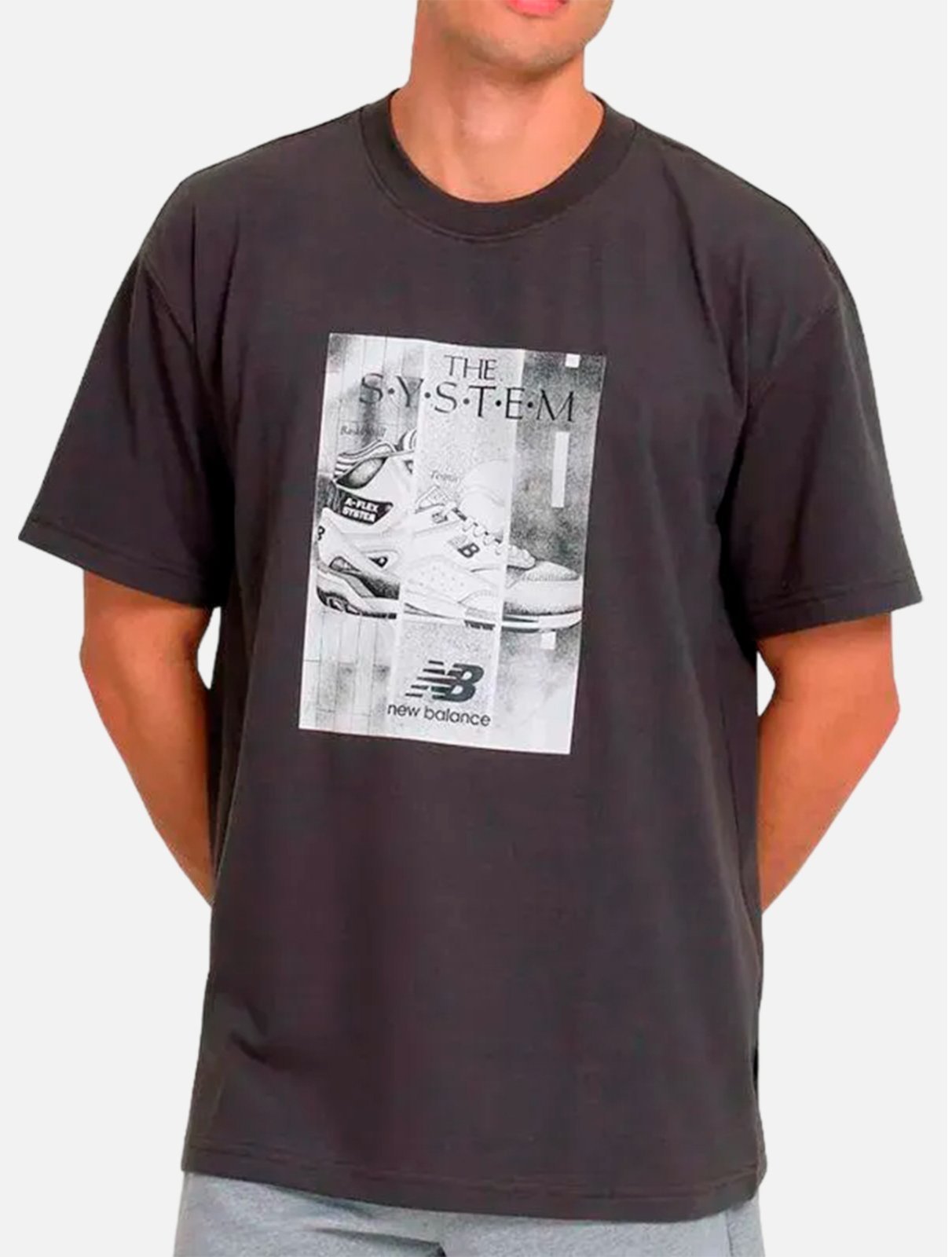 Vista 3 Camiseta New Balance Regular Grapchic The System Chumbo cinza New Balance cinza