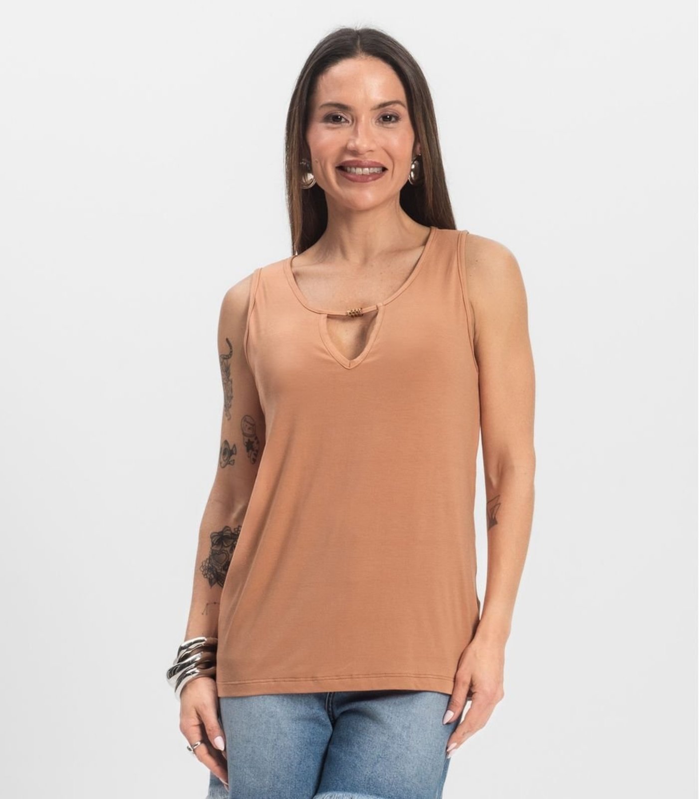 Blusa Feminina Lisa Infinita Cor Marrom
