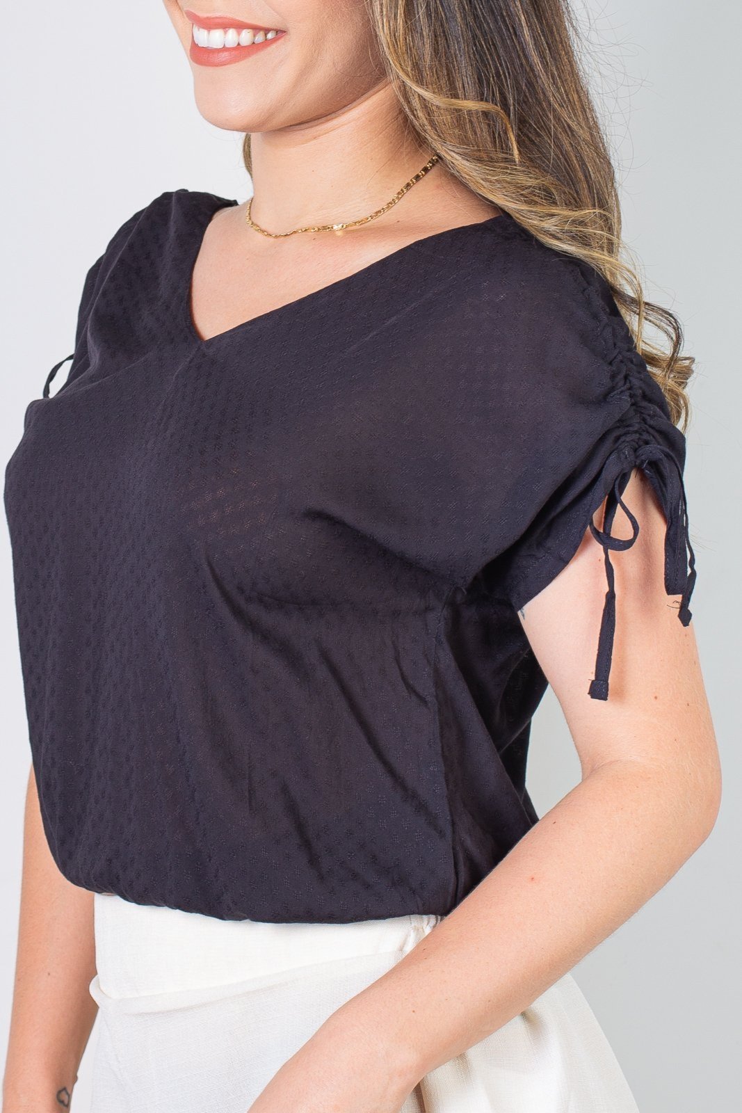 Vista 3 Blusa feminina viscose amarração no ombro 70764 Enluaze preto Enluaze preto