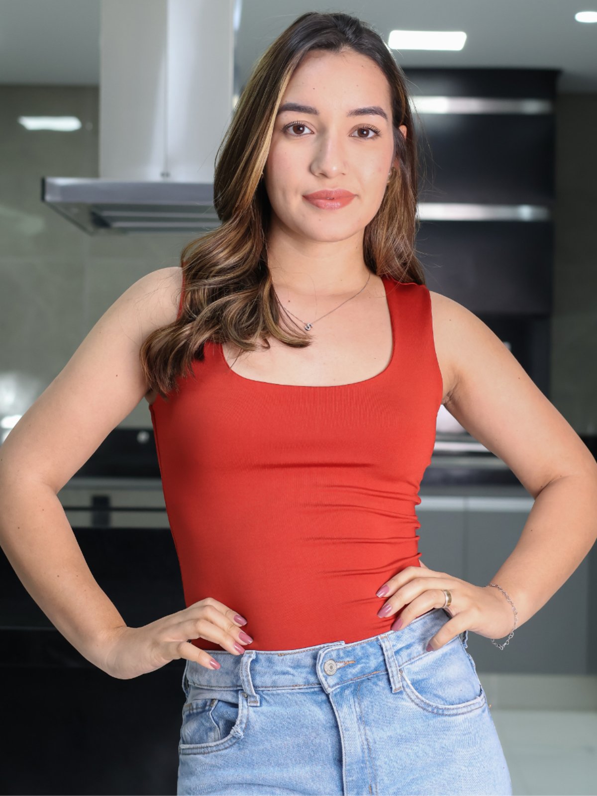 Blusa Feminina Regata Alça Larga Social Sem Manga Baby Look Ajustada Elegante Lisa Terracota