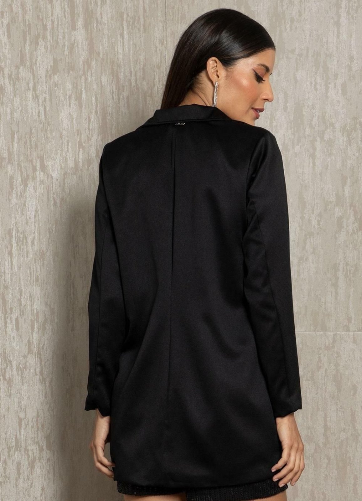 Vista 2 Blazer Oversized Bolsos Quintess preto Quintess preto