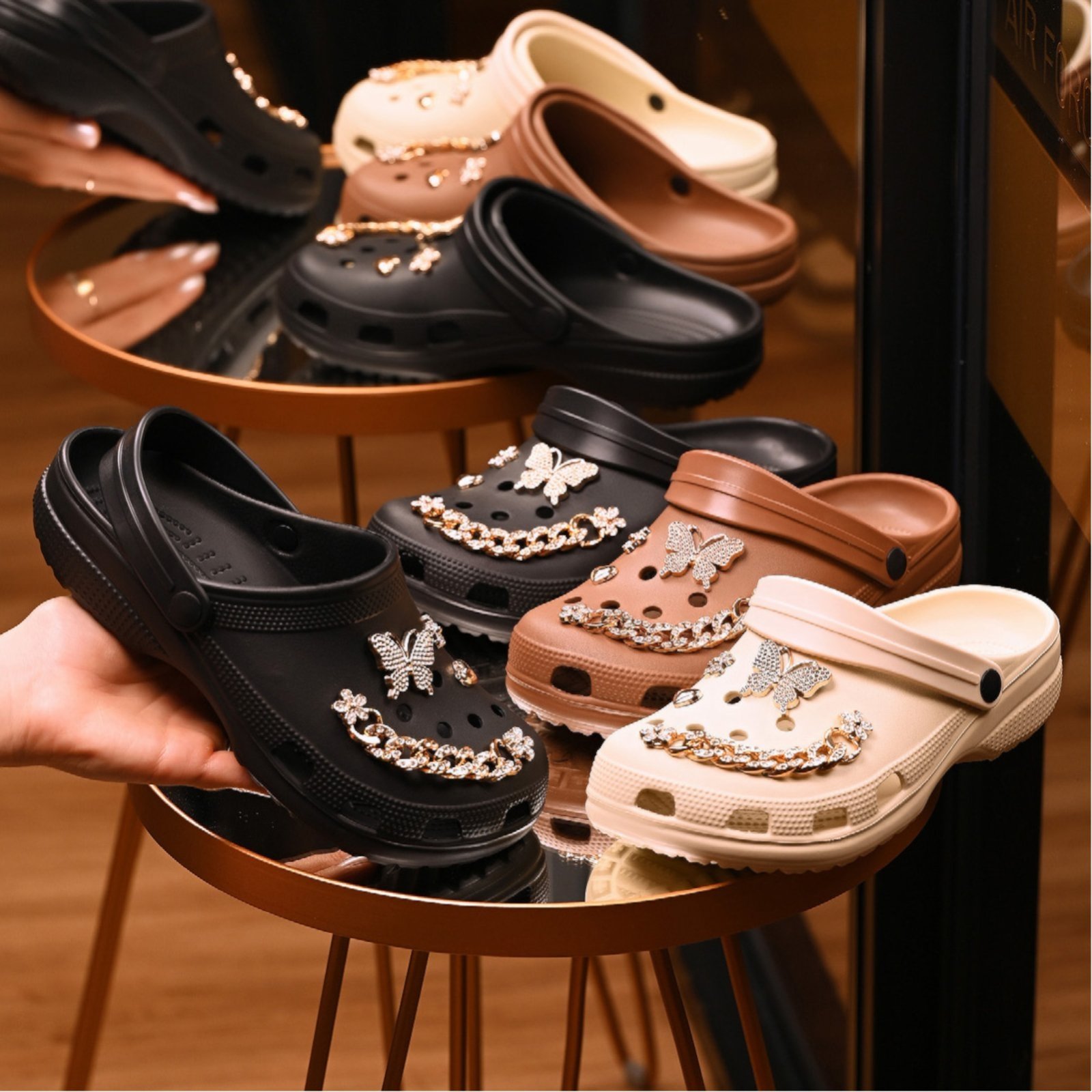 Vista 3 Infantil - Sandália Feminina Casual NYC Shoes Clog com Aplicações NYC NEW YORK CITY SHOES preto NYC NEW YORK CITY SHOES preto
