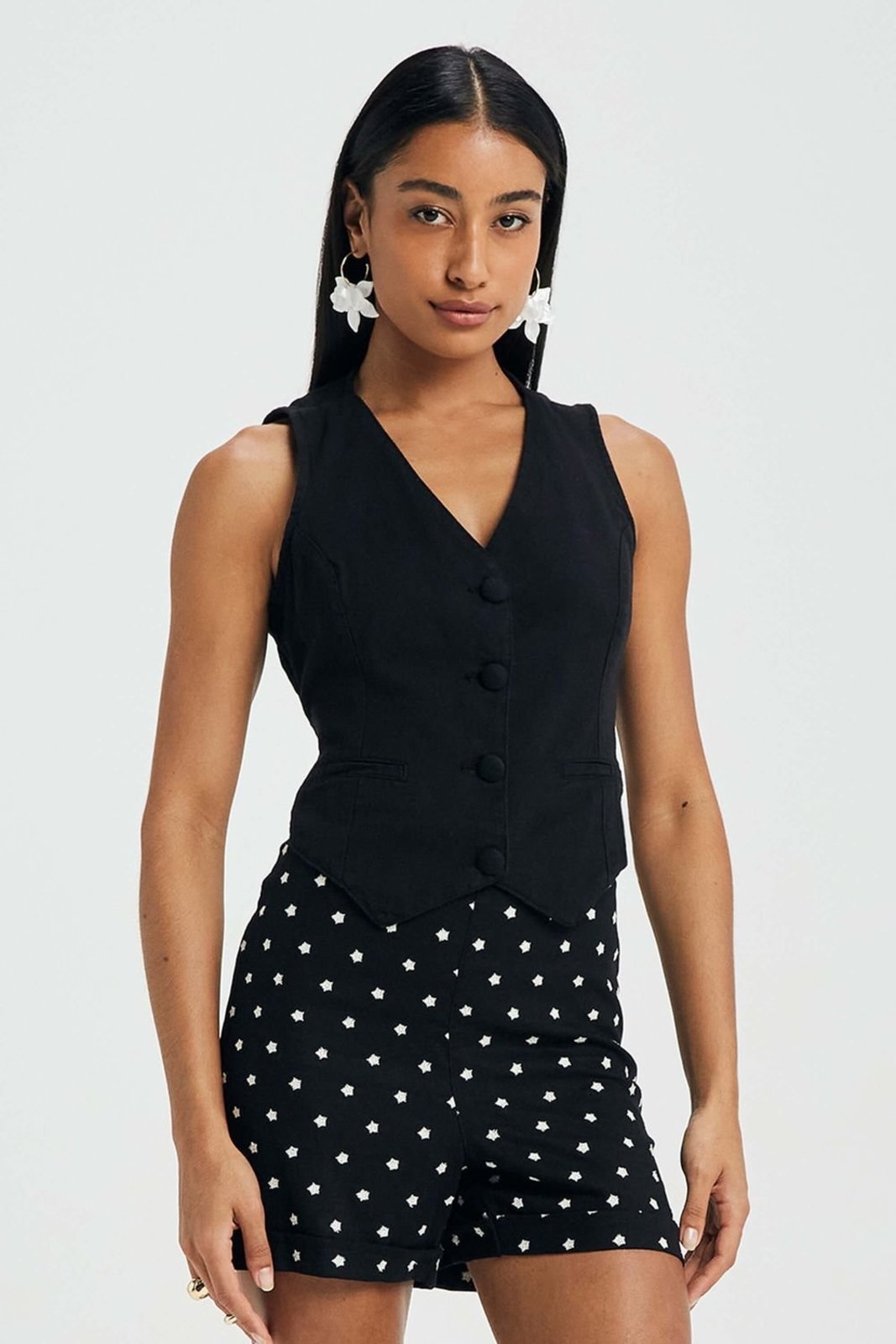 Short Feminino Linho Bordado Estrelas Marialícia Preto