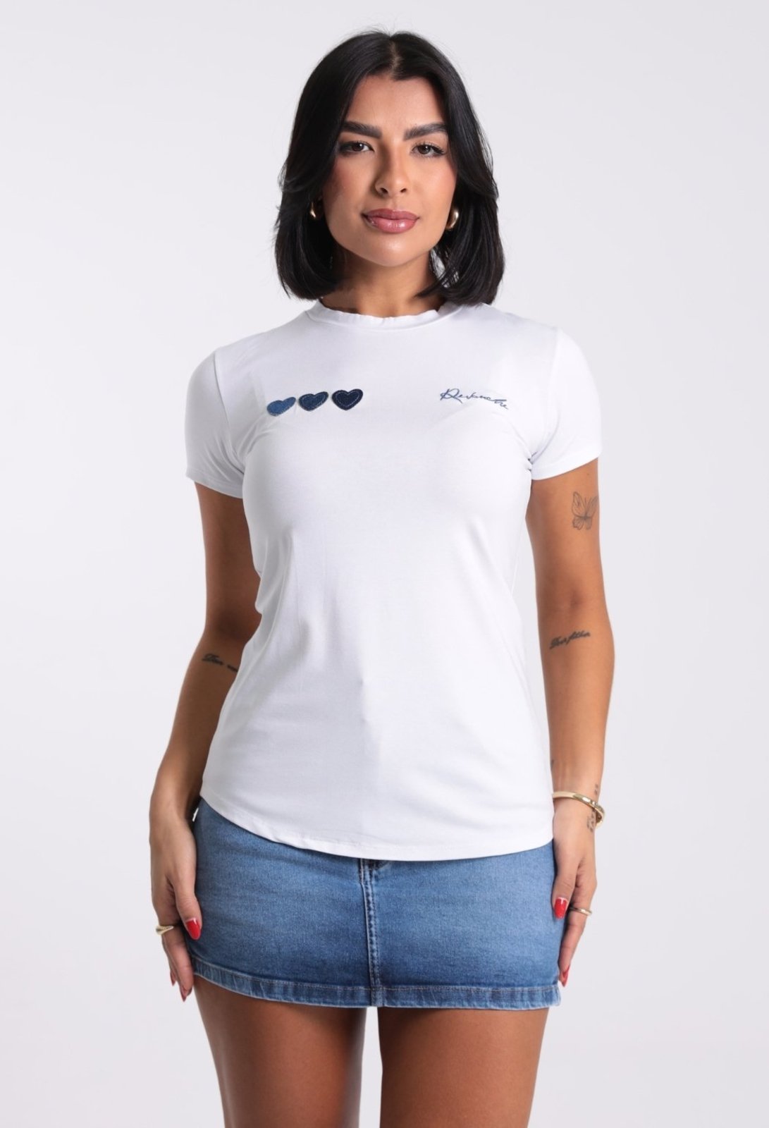 Camiseta Feminina Bordado Patch Coração e Assinatura Revanche-CT.FEM.00101