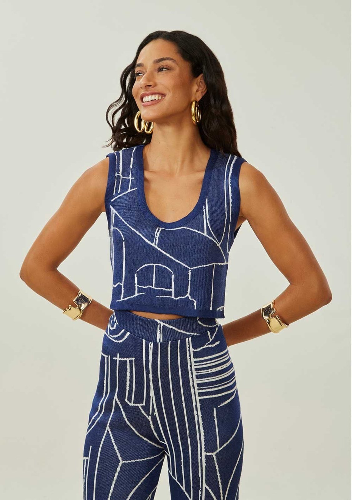 Regata Maria Valentina Solta Decote Careca Cropped Azul Marinho