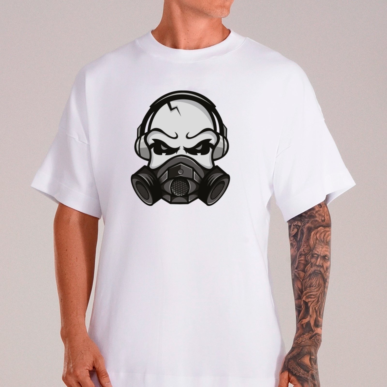 Camiseta Ousy Streetwear Face Cartoon com Headphones Oversized Unissex Branco