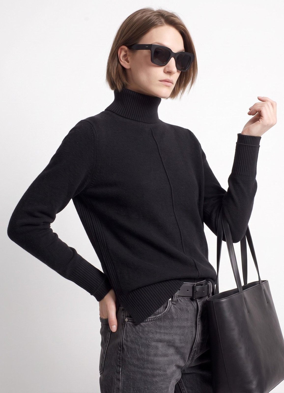 Blusa de Tricot Gola Alta Rolê Preto Solta em Viscose Modal Sob