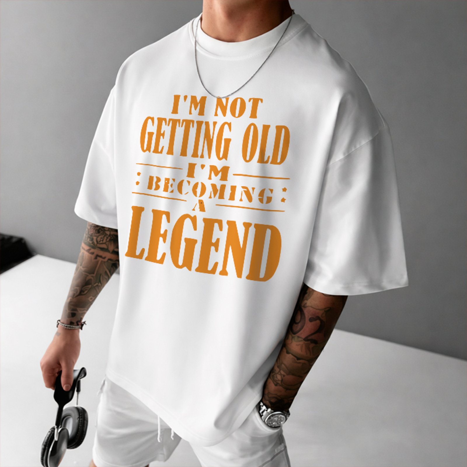 Camiseta Oversized Não Estou Envelhecendo Lenda Unissex Branco