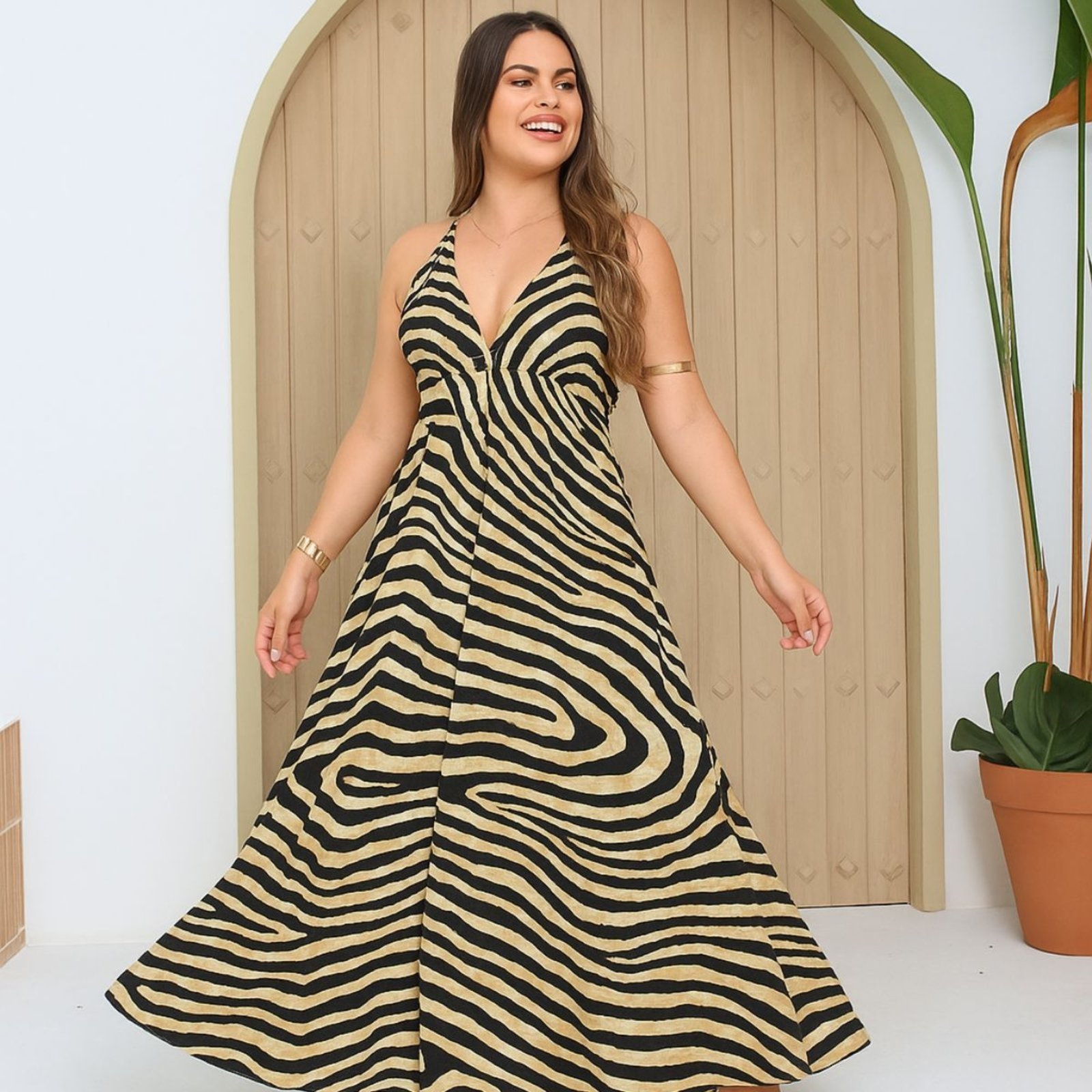 Vestido Longo Estilo Indiano FMF Lenço Decote e Costas Aberta Bege