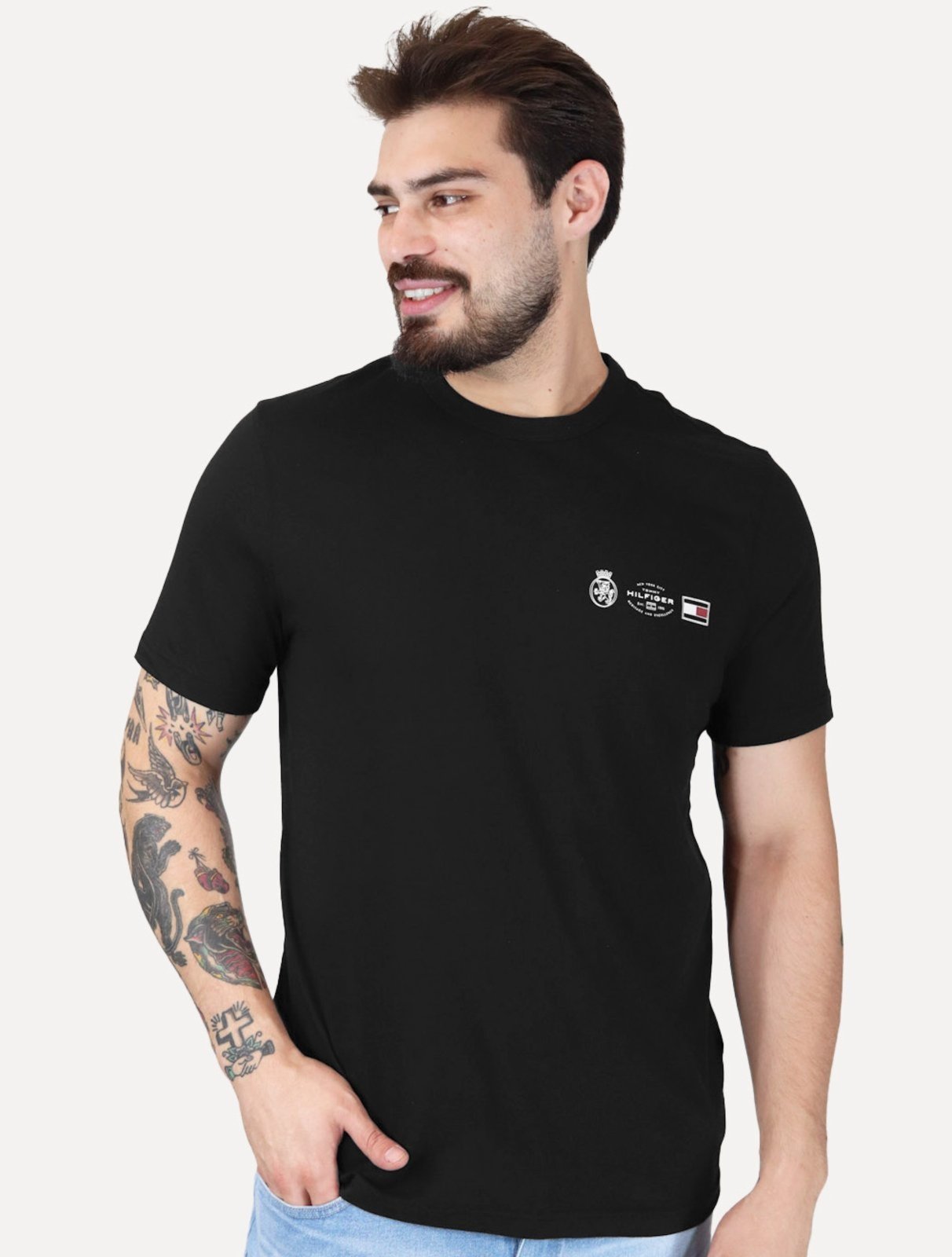 Vista 2 Camiseta Tommy Hilfiger Masculina Regular Small Crest Outline Preta preto Tommy Hilfiger preto