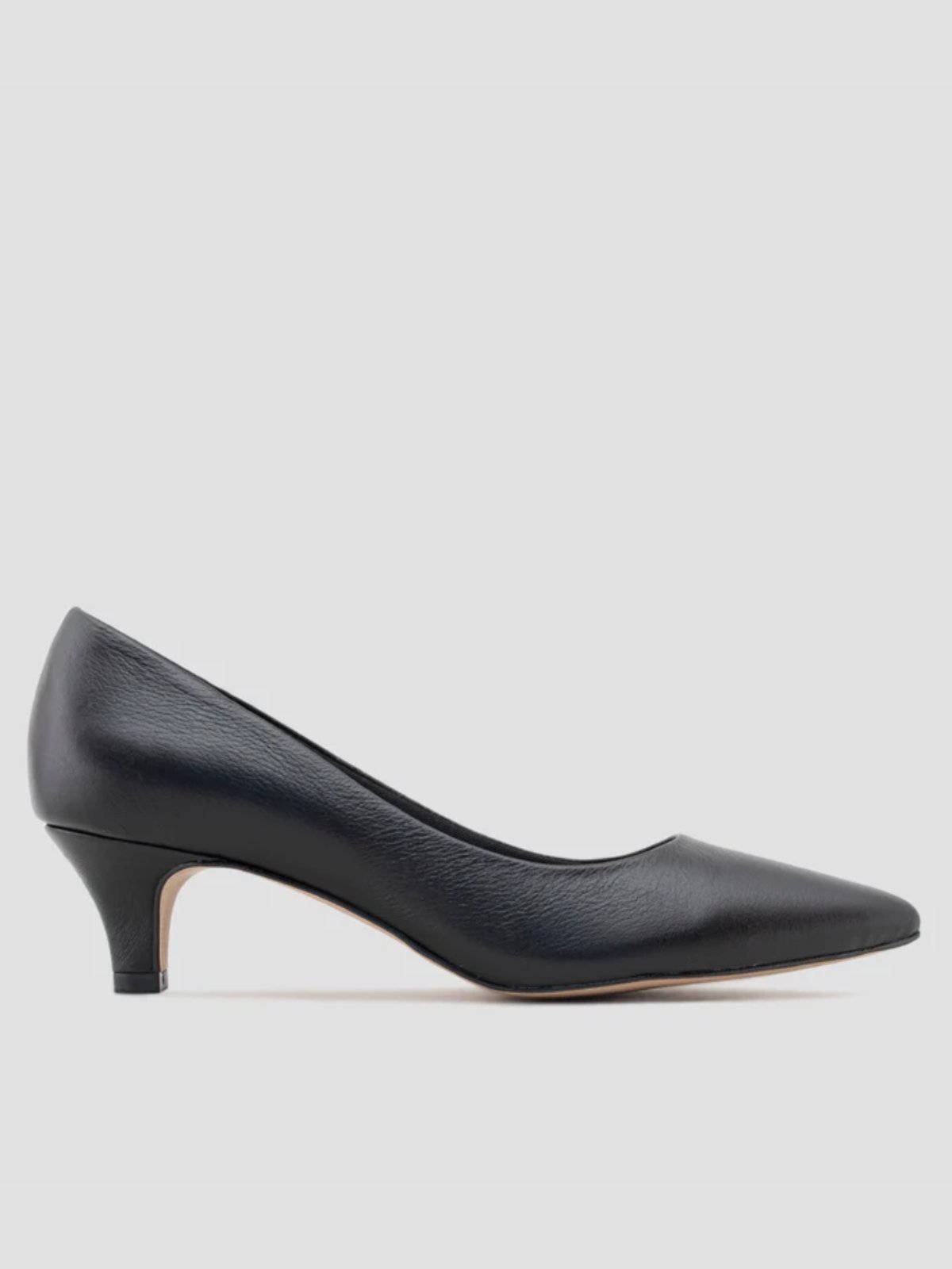 Scarpin CBK Salto Baixo Fino Couro Preto