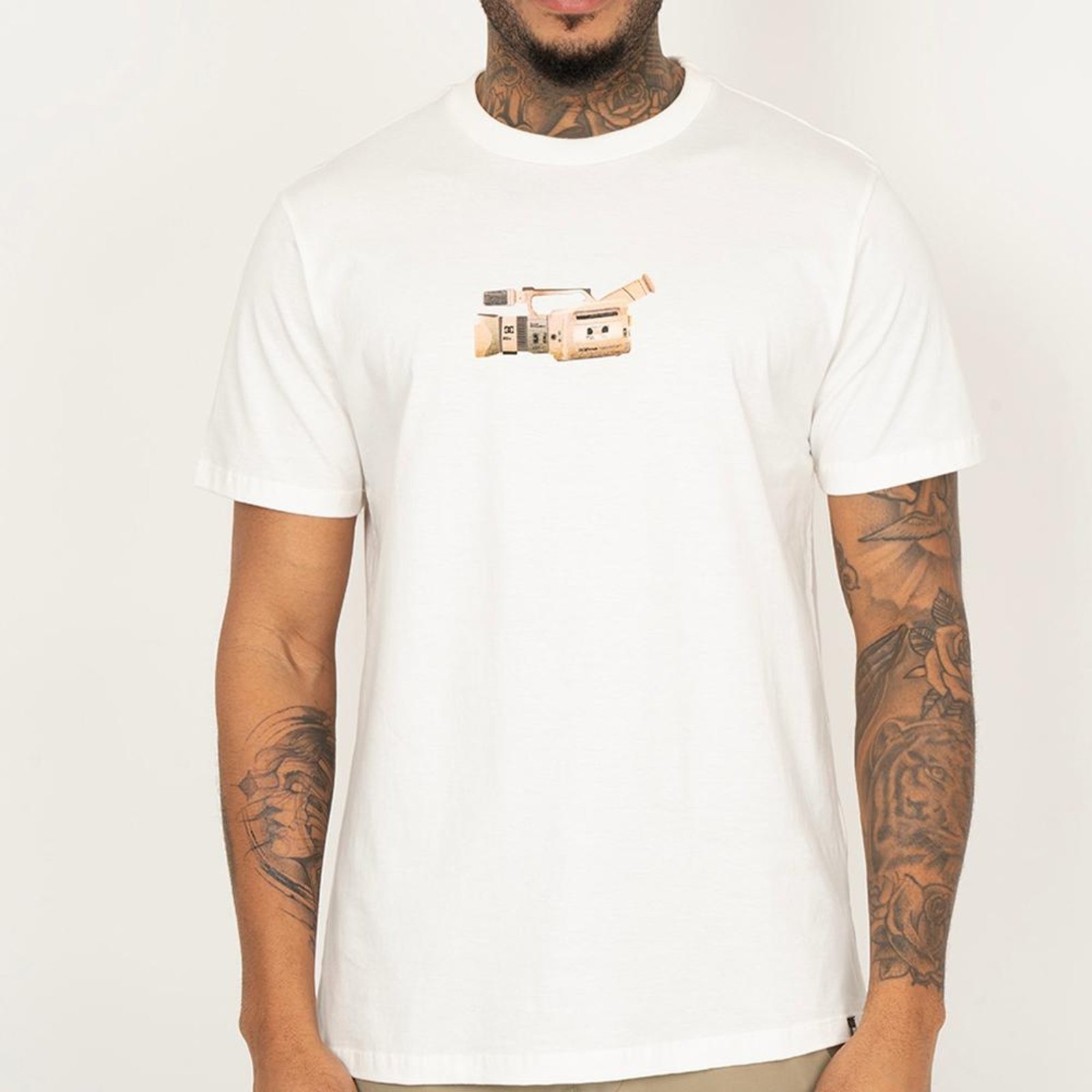 Camiseta DC Shoes DC Hand Cam SM26 Masculina Snow White