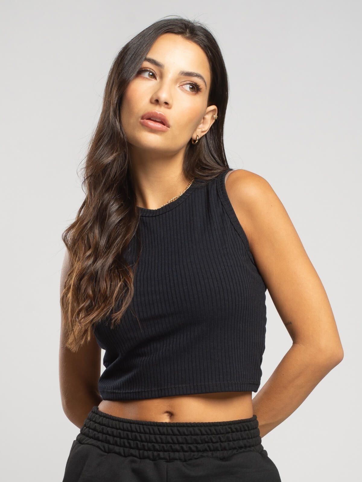Blusa Cropped Vicbela Regata Ribana Canelada Gola Redonda Preto