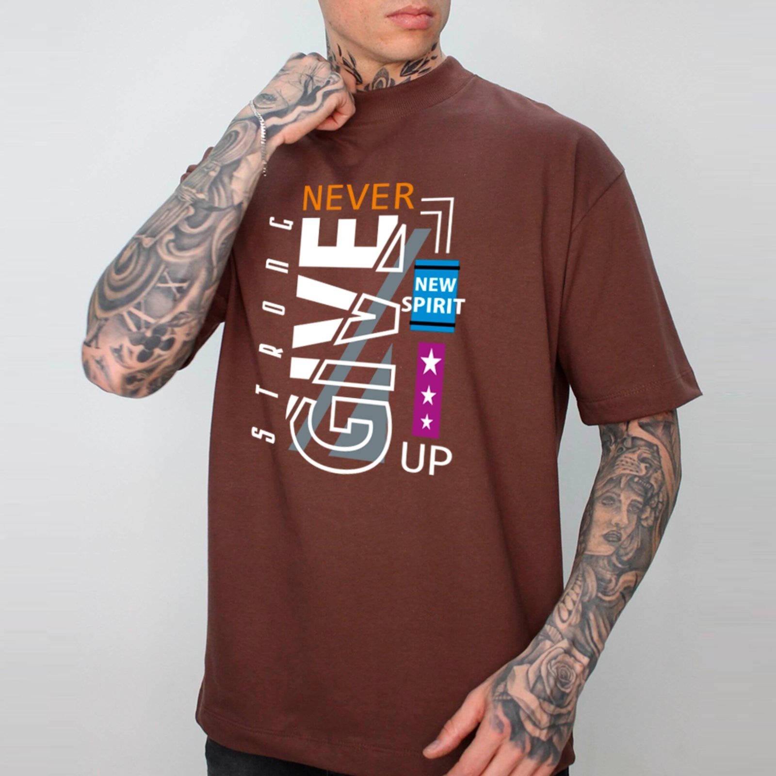Vista 2 Camiseta Ousy Never Give Up Oversized Unissex preto ousy preto