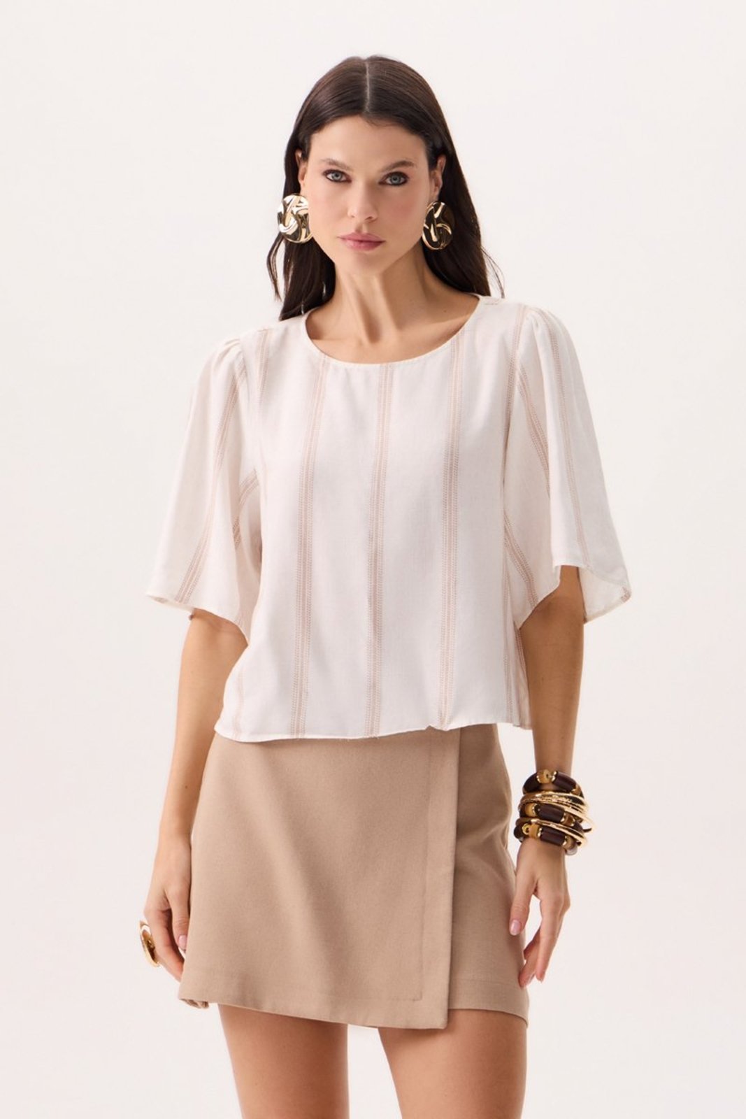 Blusa Feminina Easy Fit Manga Curta Flor de Lis