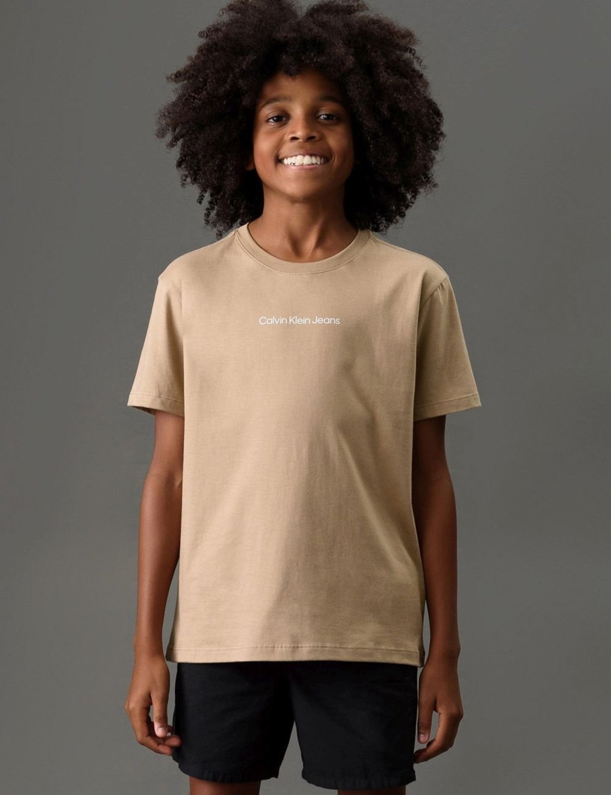 Camiseta Manga Curta Calvin Klein Jeans Menino Logo Centralizado - Caqui Medio Calvin Klein Jeans