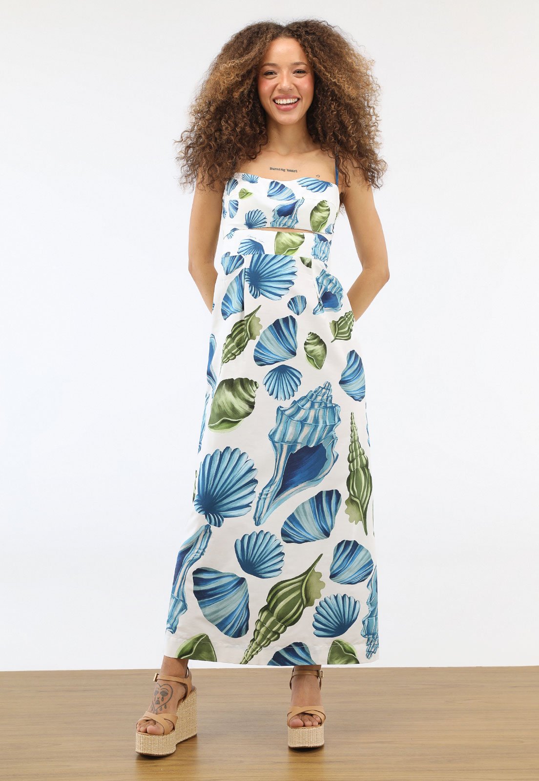 Vestido Feminino FARM Longo Estampa Conchas Branco