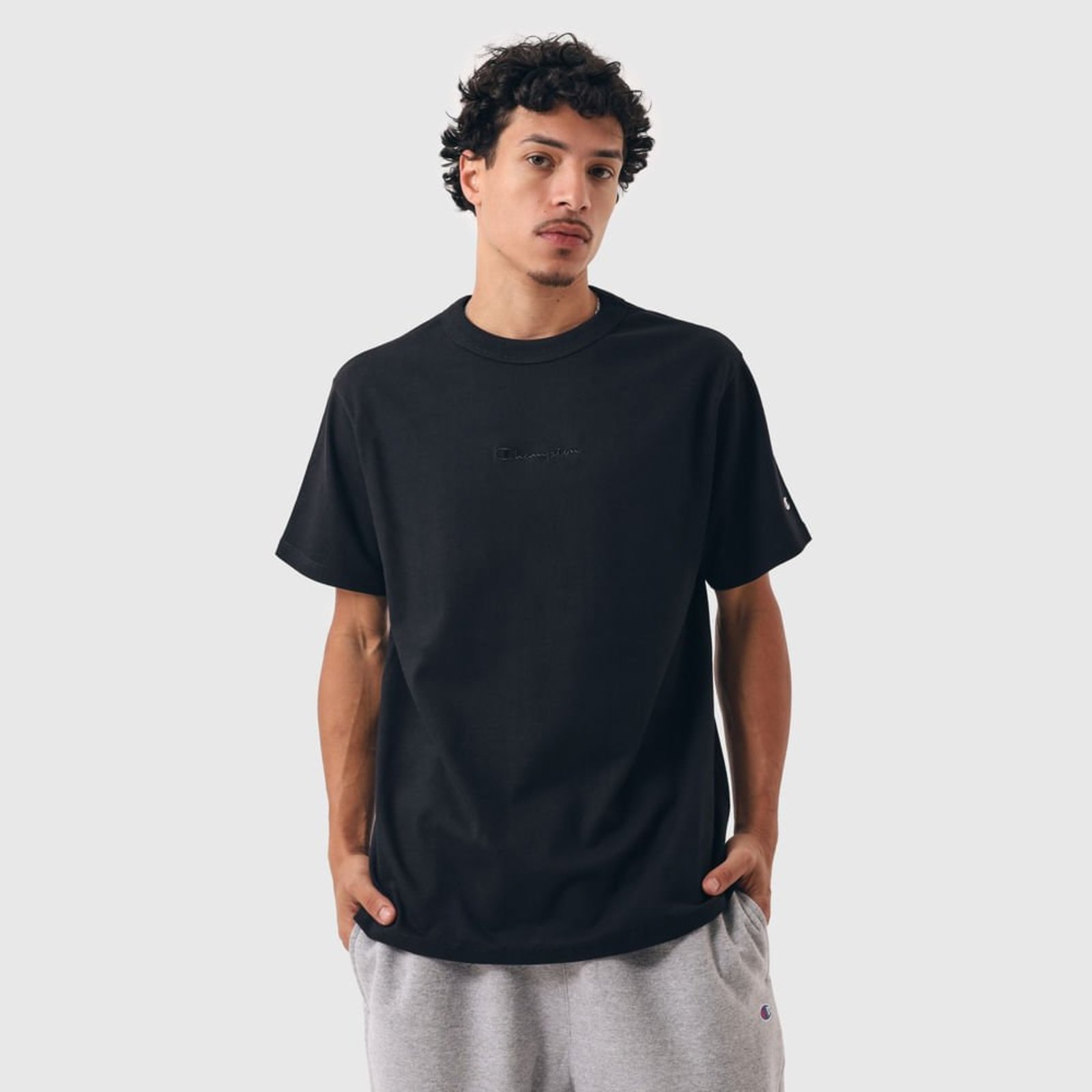 CAMISETA CHAMPION LIFE HERITAGE MINI SCRIPT LOGO EMB