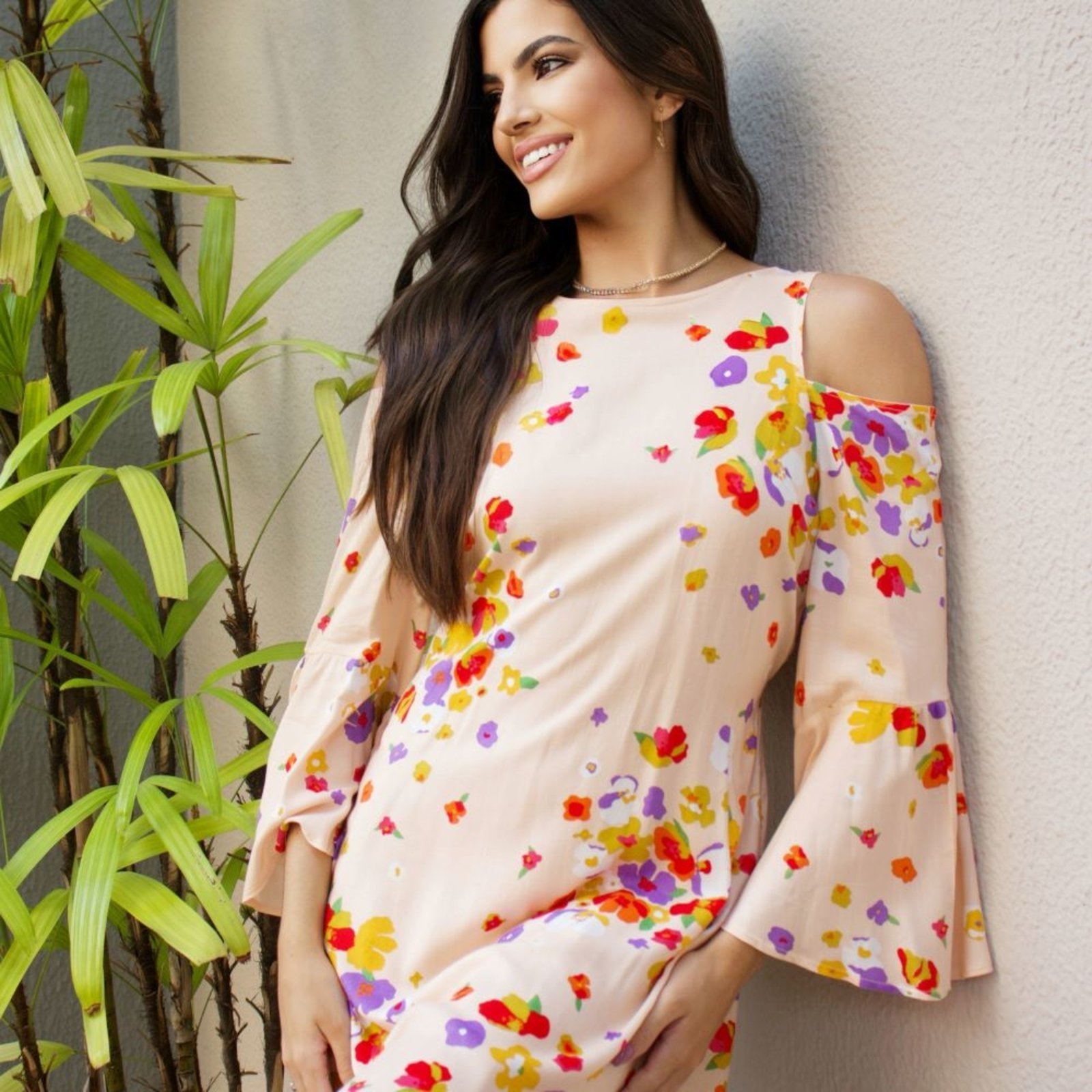 Vestido Curto Open Shoulder Manga Longa e Mini Babados Floral