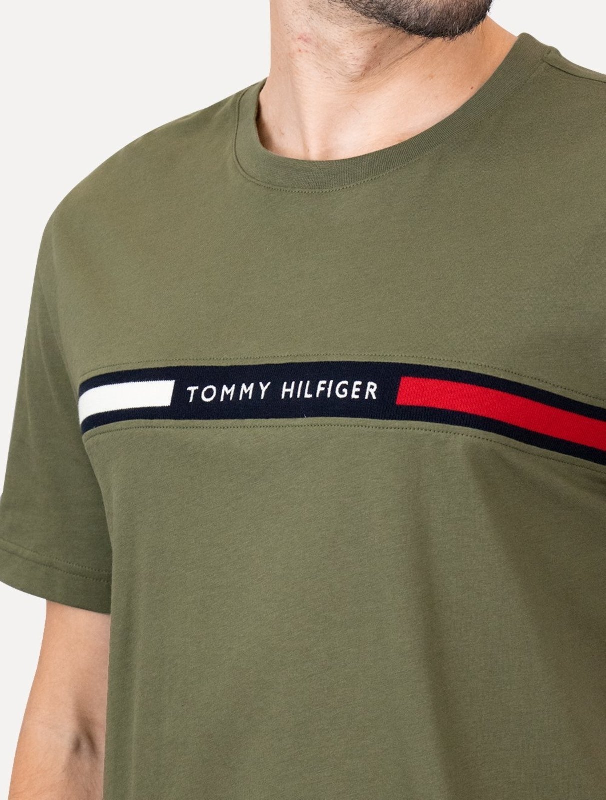 Vista 3 Camiseta Tommy Hilfiger Masculina Chest Insert Logo Militar verde Tommy Hilfiger verde