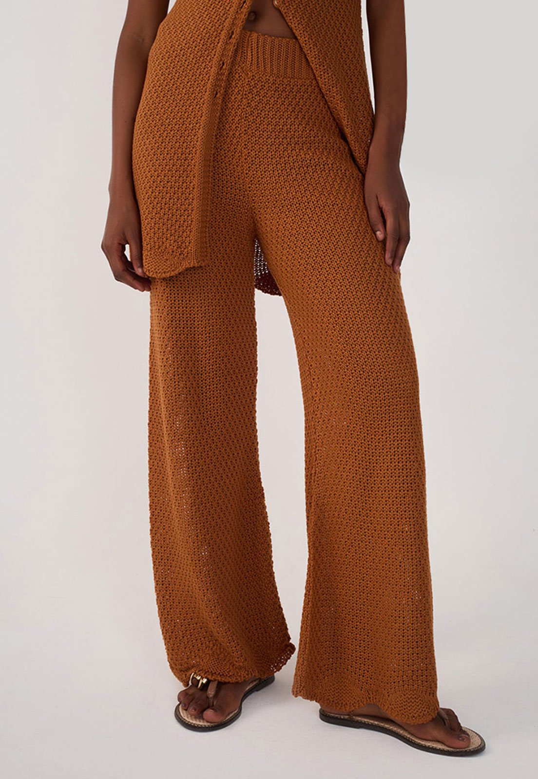 Calça Tricot Dress To Pantalona Barra Ondinha Caramelo