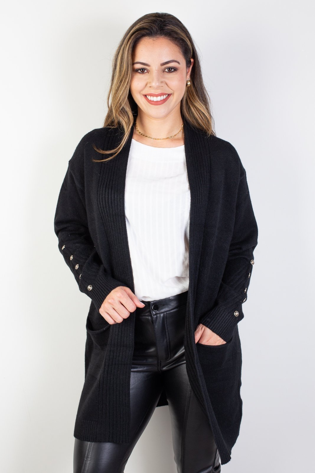 Cardigan alongado bolsos e botões na manga 81213 – Preto