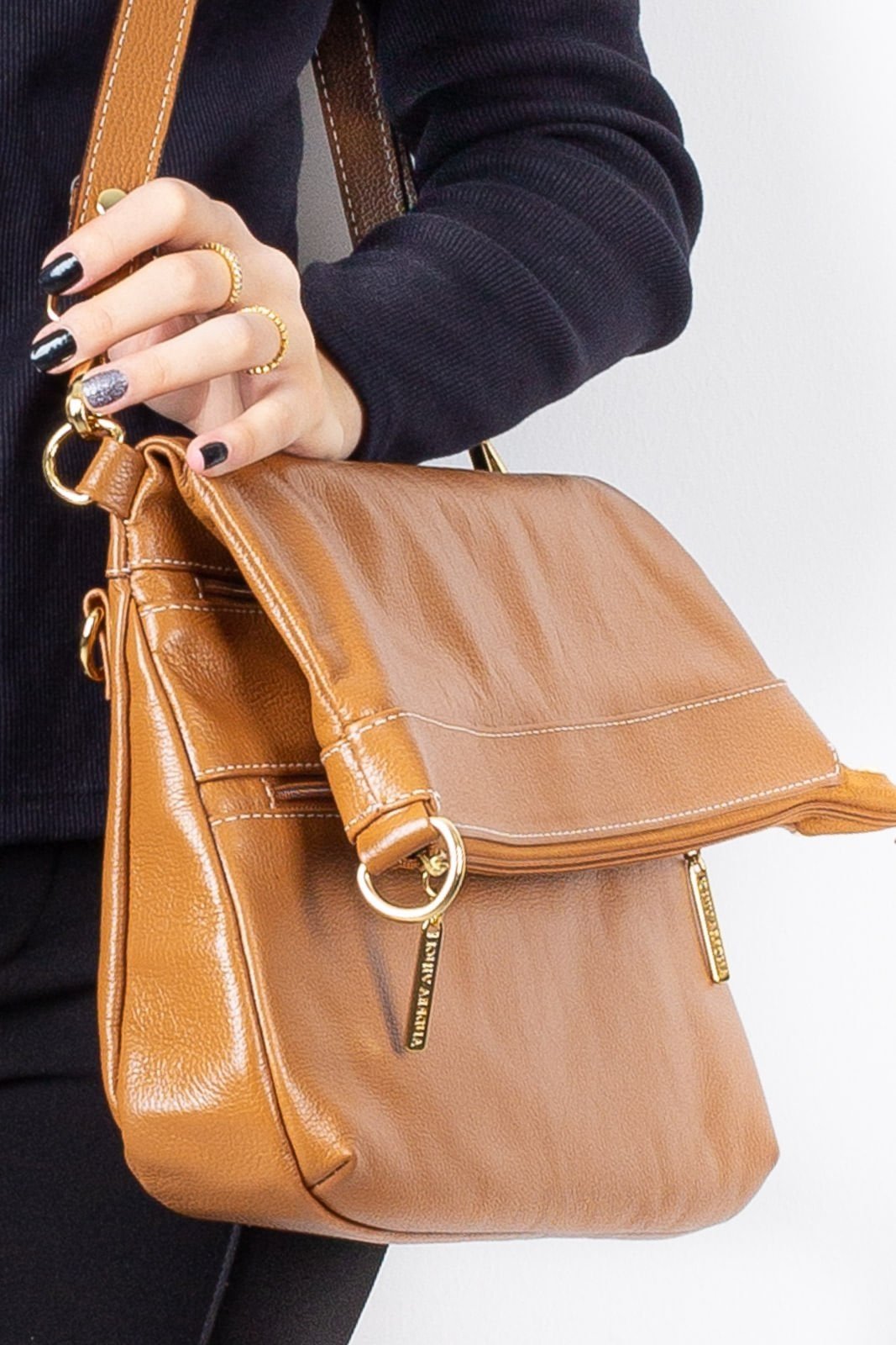 Bolsa Andrea Vinci Tiracolo Grande De Couro Liso Cida – Caramelo