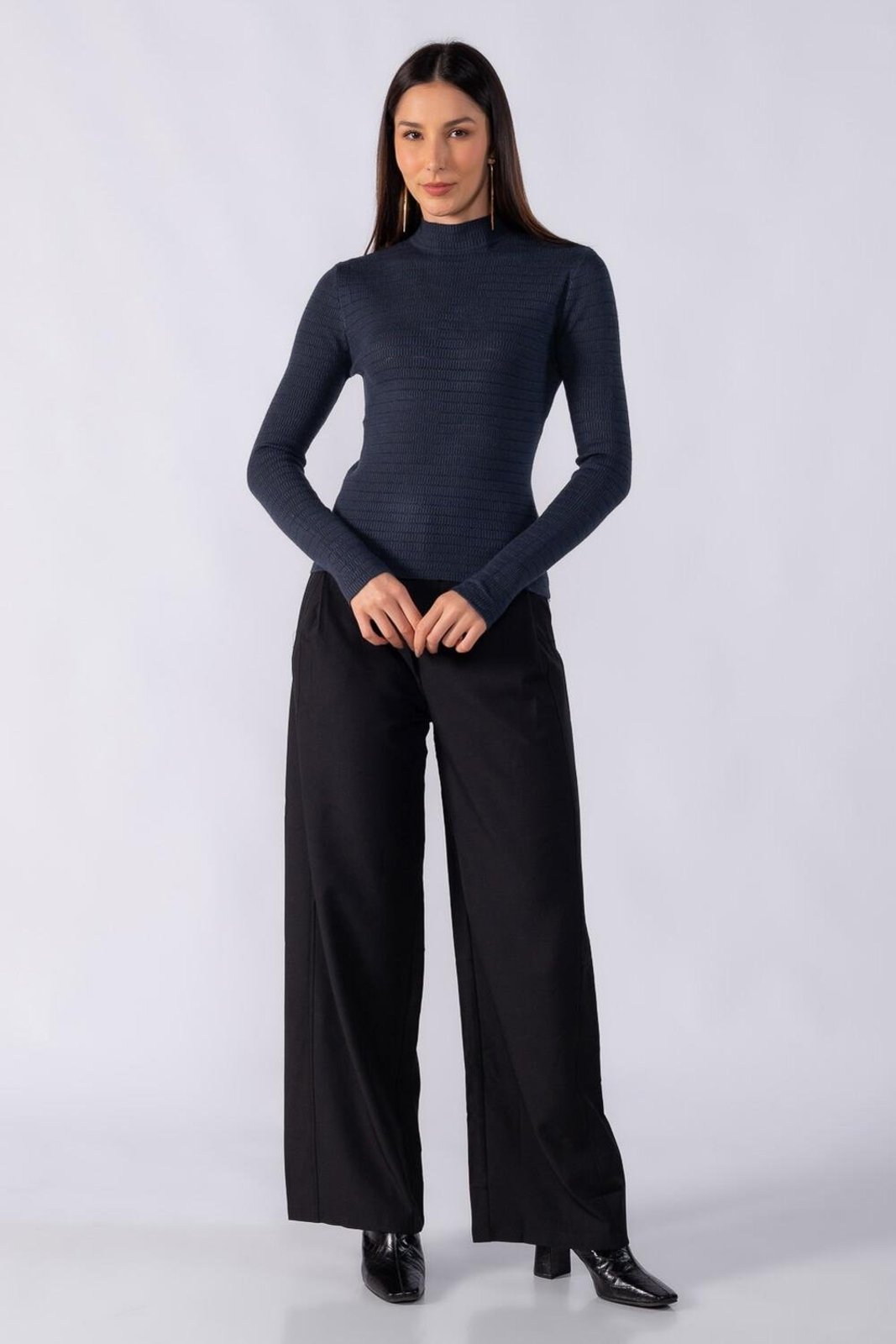 Blusa texturizada gola alta Cinza