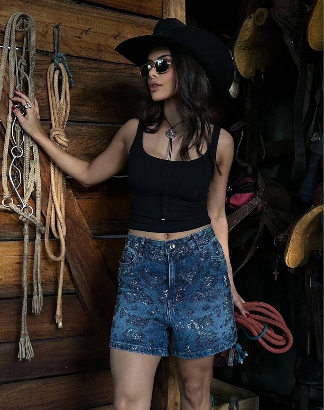 Shorts Jeans Boy Feminino com Aplicação 25636 Sujinha Escura Consciência