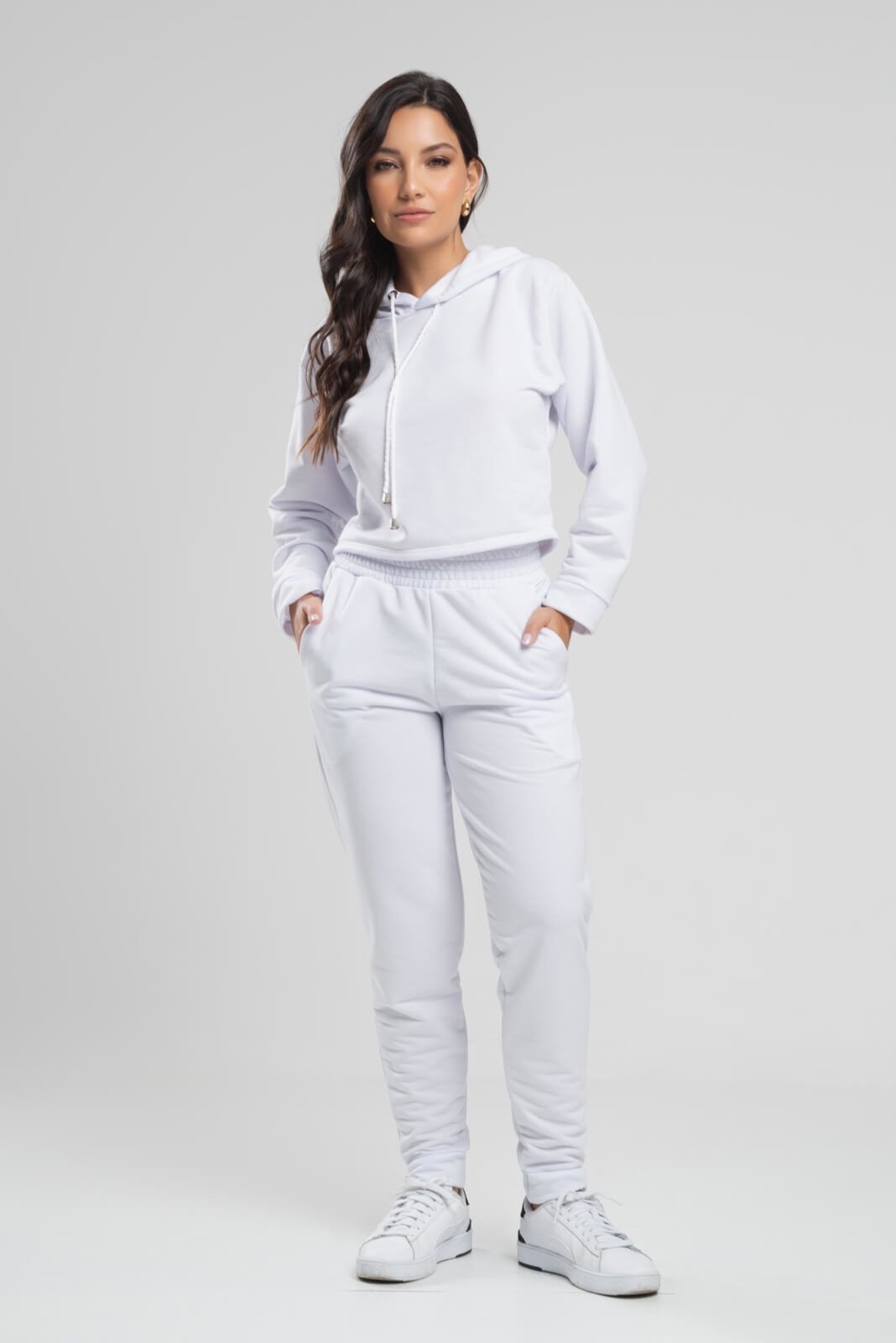 Conjunto Moletinho Feminino Calça Jogger e Casaco Cropped com Capuz Vicbela Branco