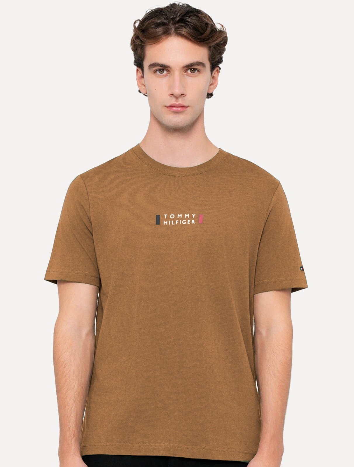Camiseta Tommy Hilfiger Masculina Stack Center Brand Love Print Marrom Médio