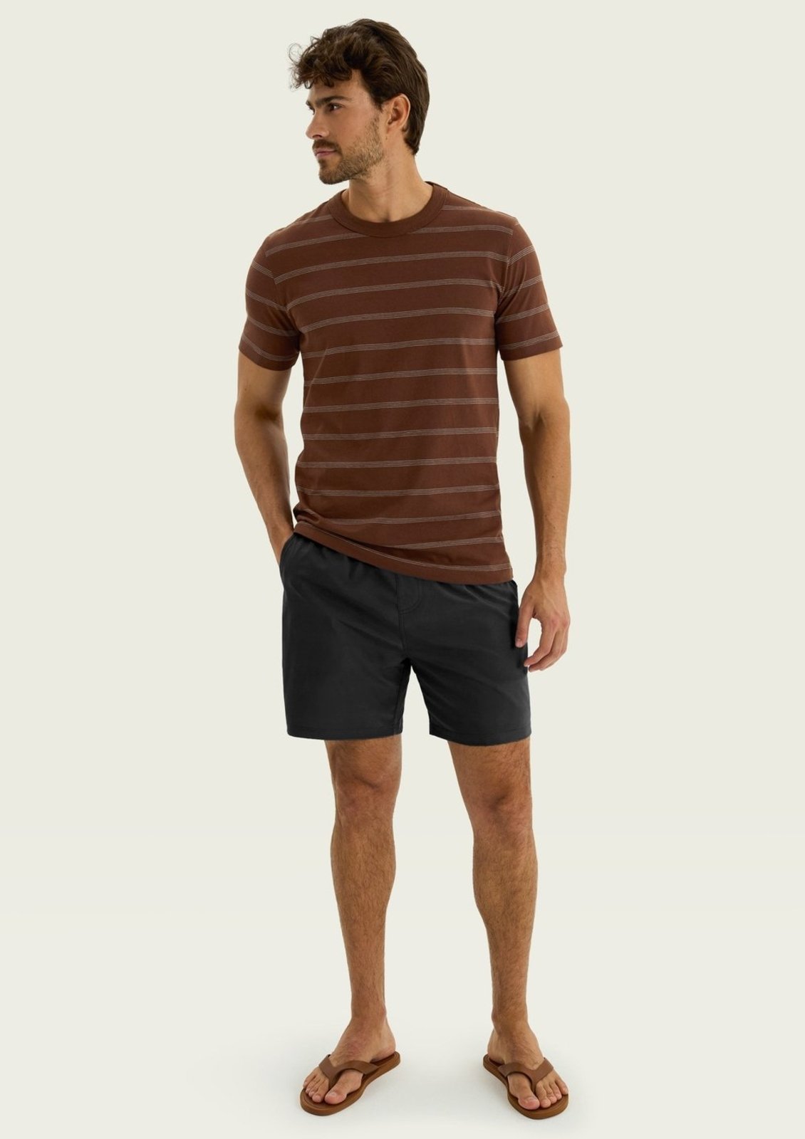 Shorts Masculino em Tecido Plano com Cós de Elástico Hering