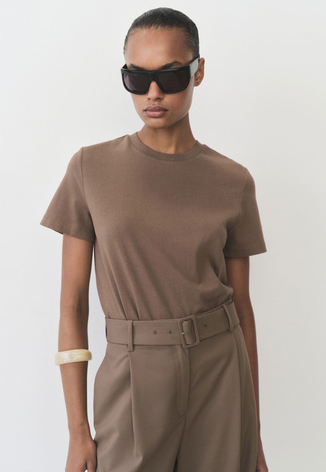Camiseta Mango Reta Lisa Marrom