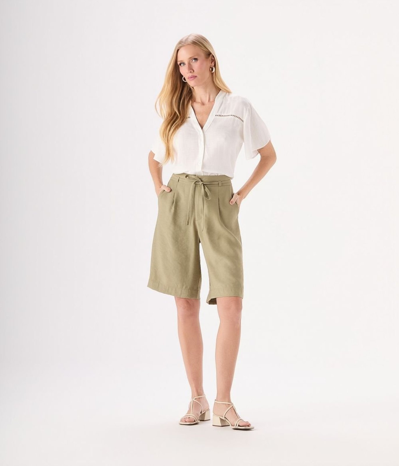 Bermuda Makenji Longa Com Cinto E Bolsos Feminina Verde