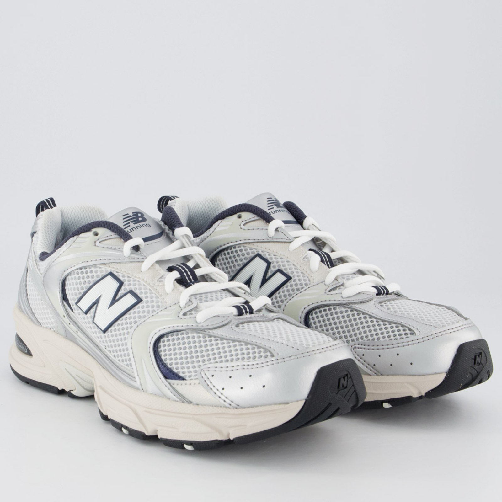 Vista 3 Tênis New Balance 530 e Marinho cinza New Balance cinza