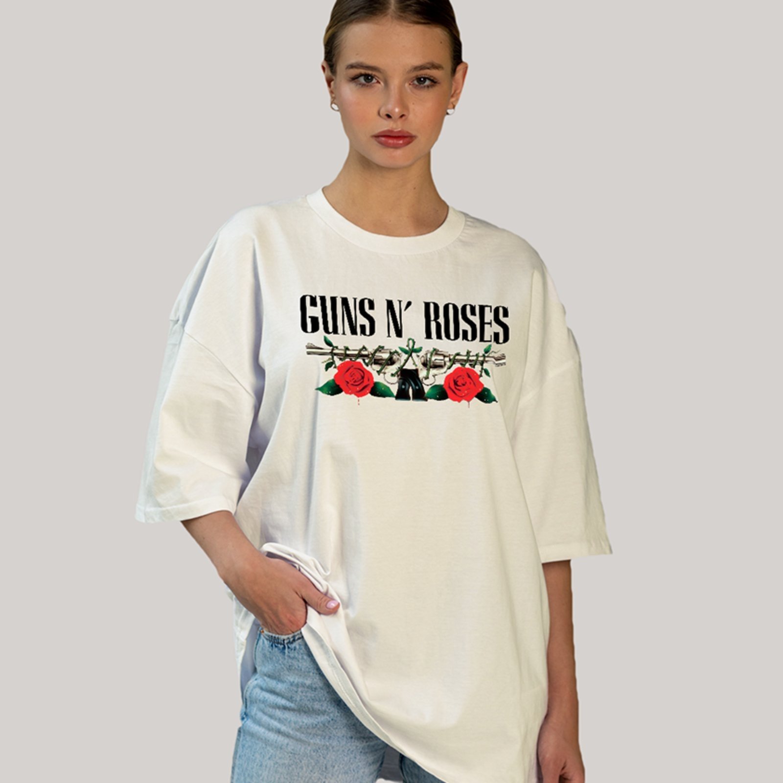 Camiseta Ousy Oversized Guns N Roses Pistolas E Rosas Streetwear Moda Urbana Unissex Off White