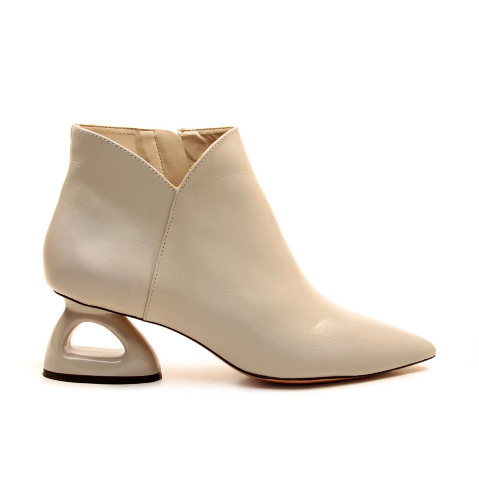 Bota Couro Off White Cano Curto Cecconello 2449001-10