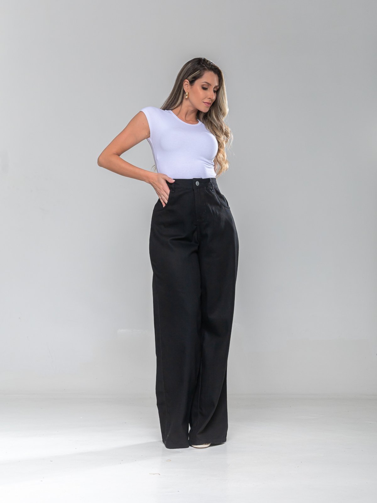 Calça Jeans Widleg KOVALI Black de Cintura Alta Conforto e Estilo para o Seu Dia a Dia