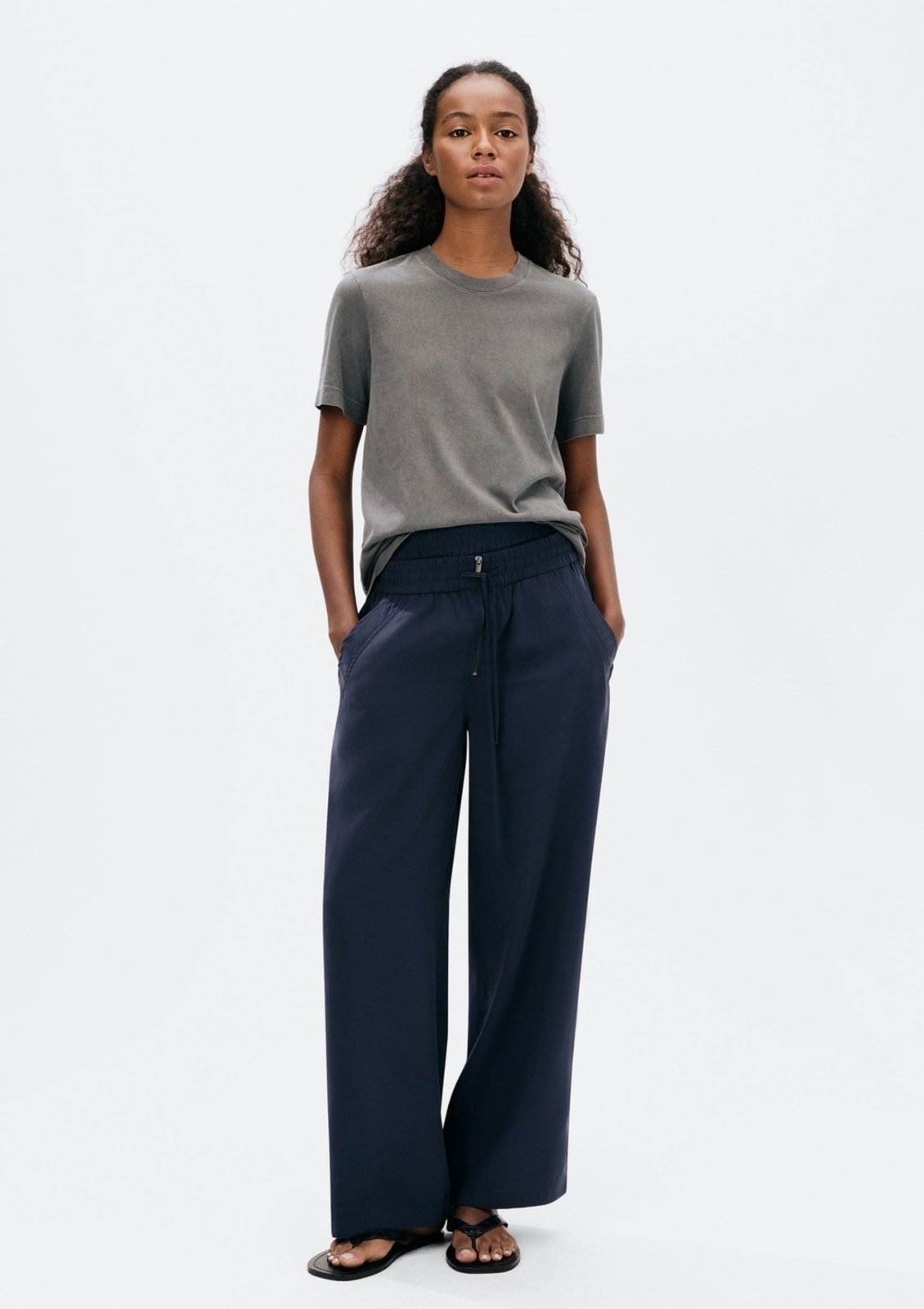 Vista 2 Calça Feminina Reta Em Peach Touch Hering vermelho Hering vermelho
