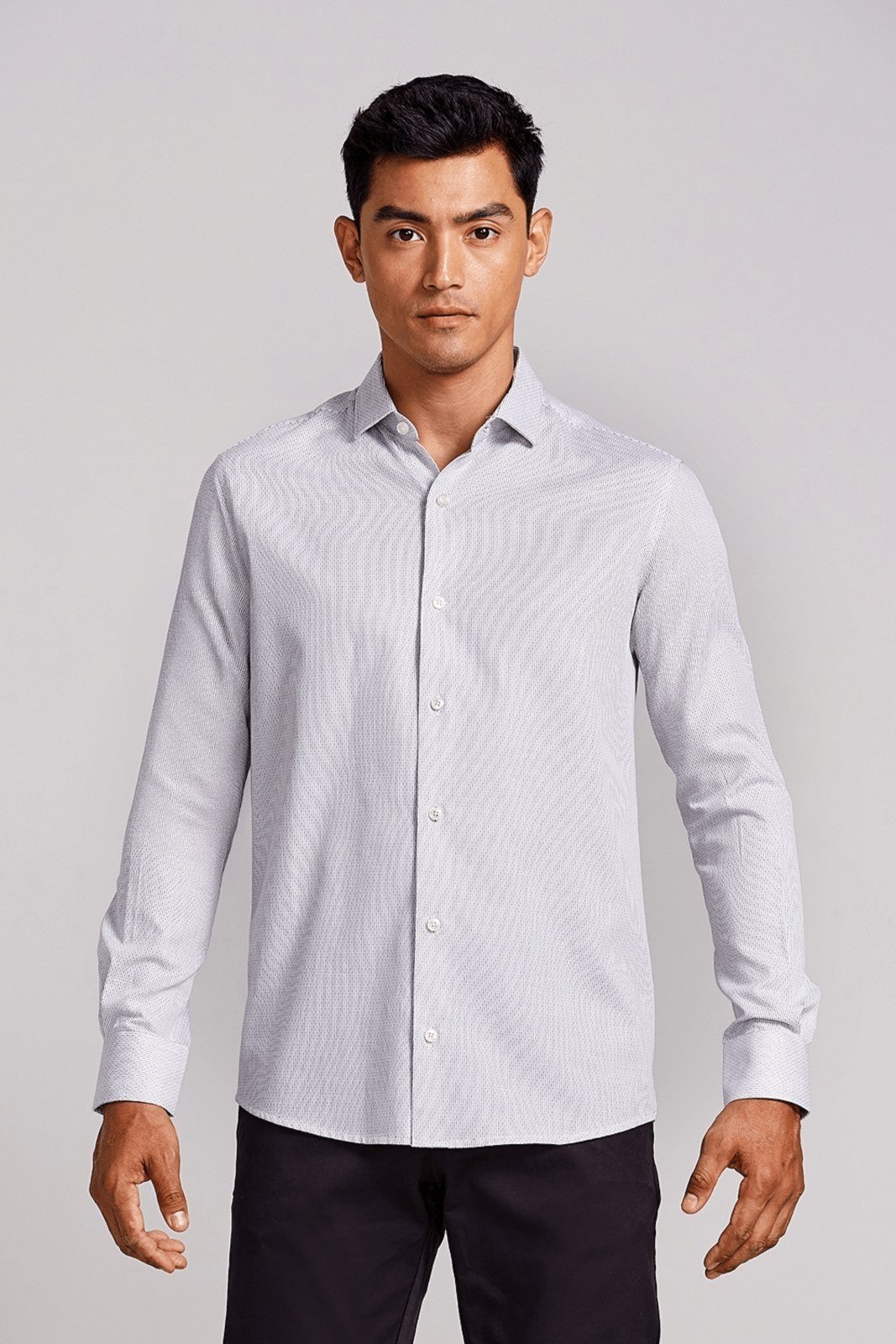 Vista 2 HIGHSTIL Camisa Slim Fit Listrada Preto branco branco