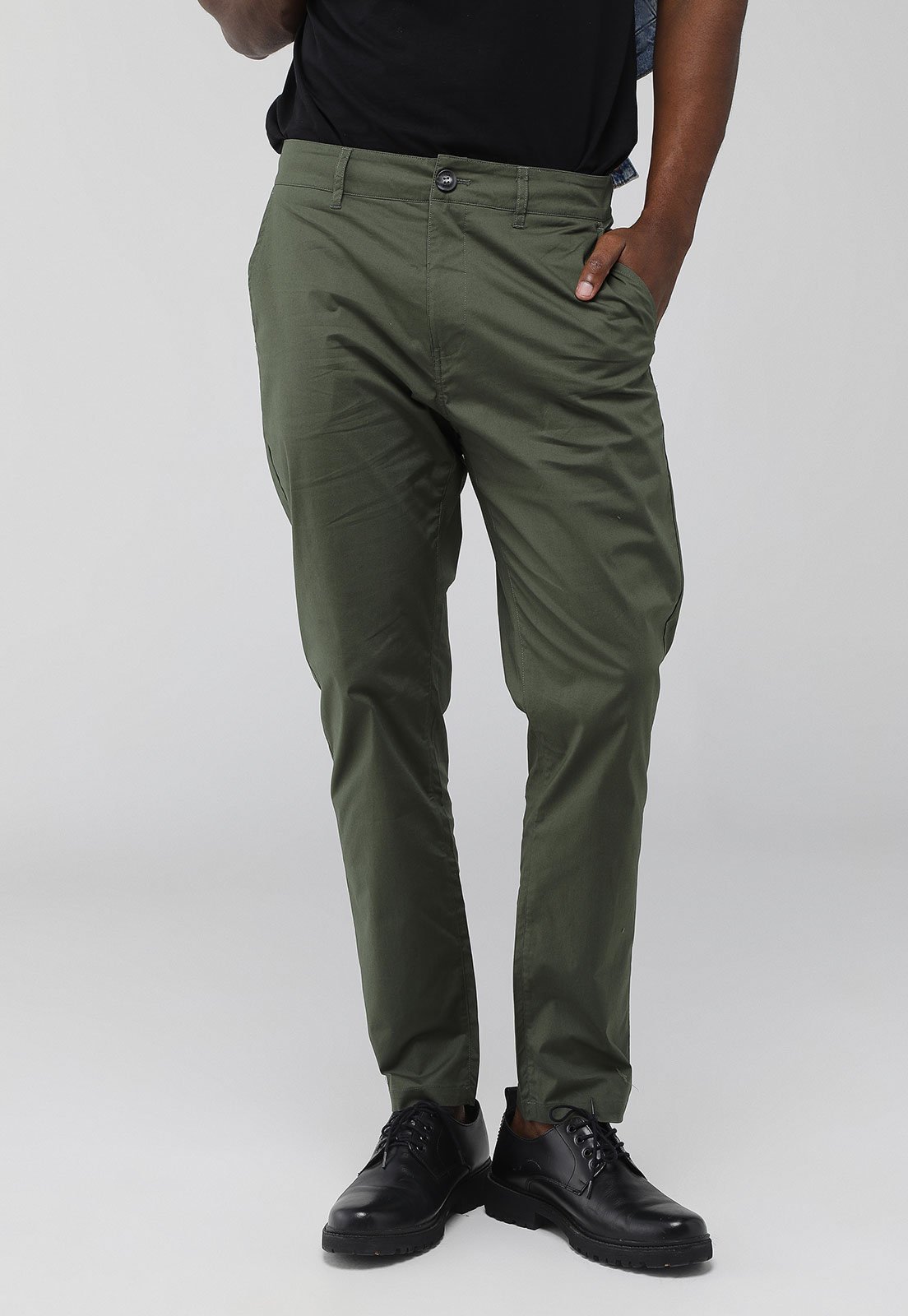Calça Forum Masculina Modelagem Moderna Verde Militar
