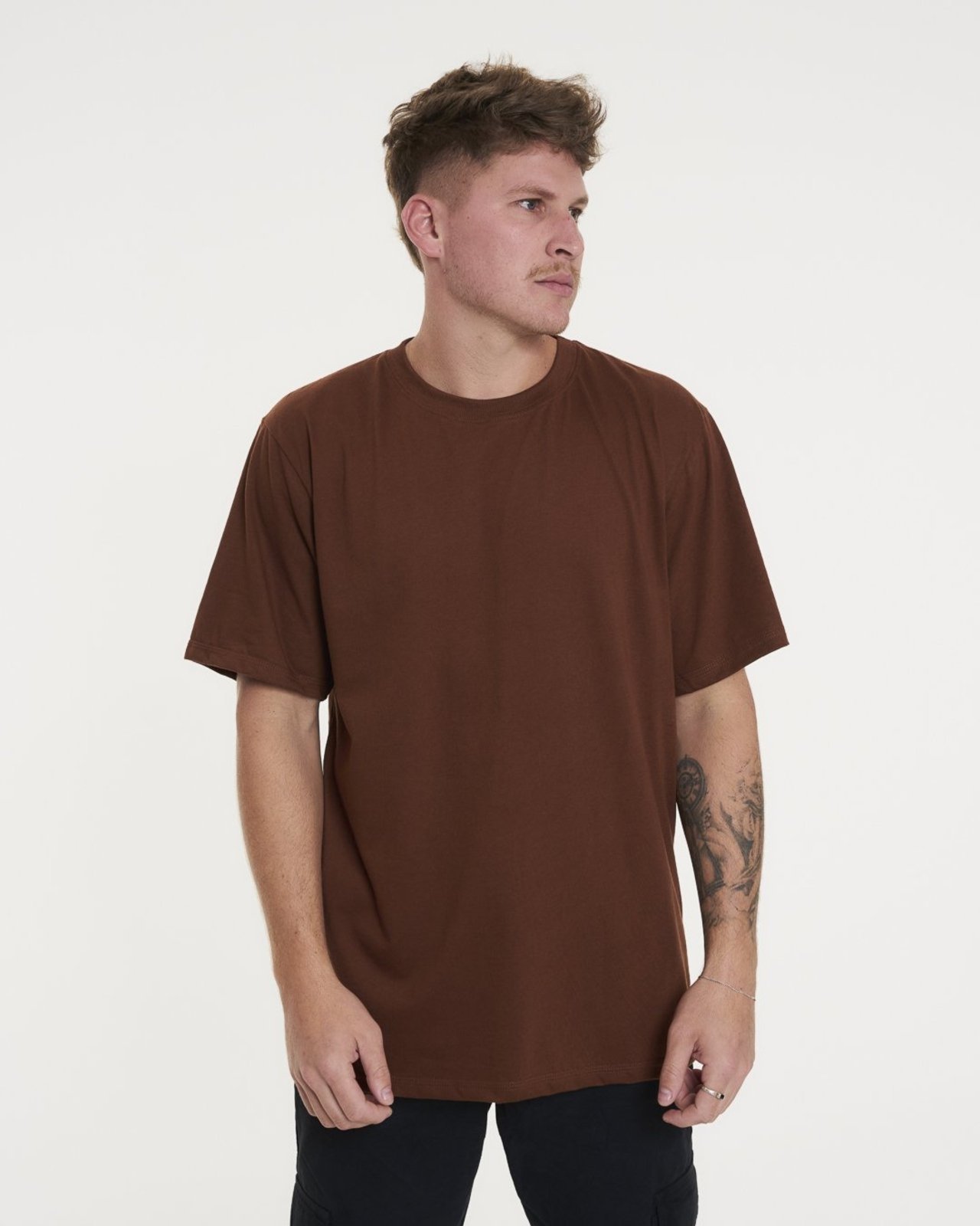 Camiseta Regular Lisa - Marrom