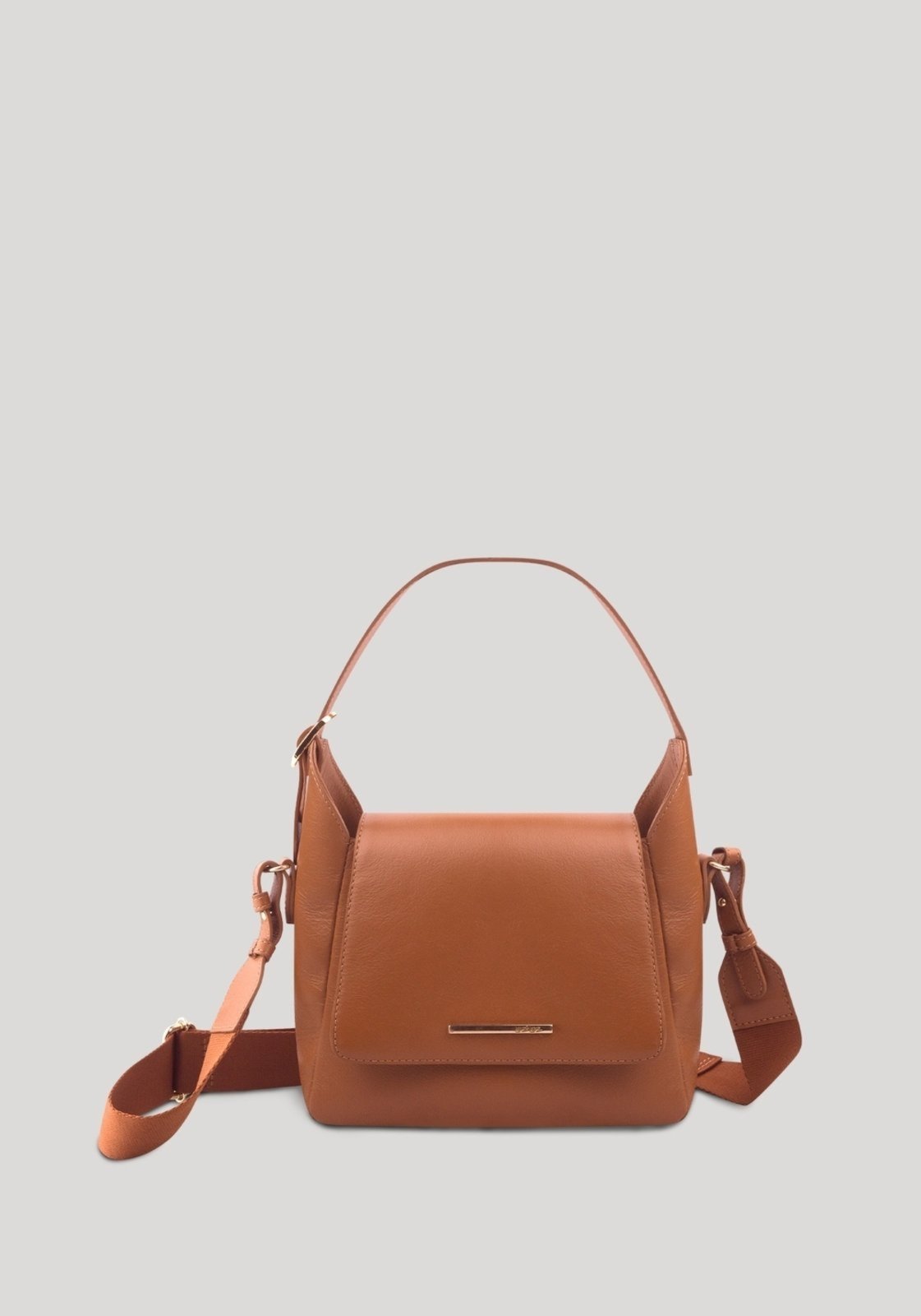 Bolsa Média Em Couro Com Aba Frontal E Dois Tipos De Alças