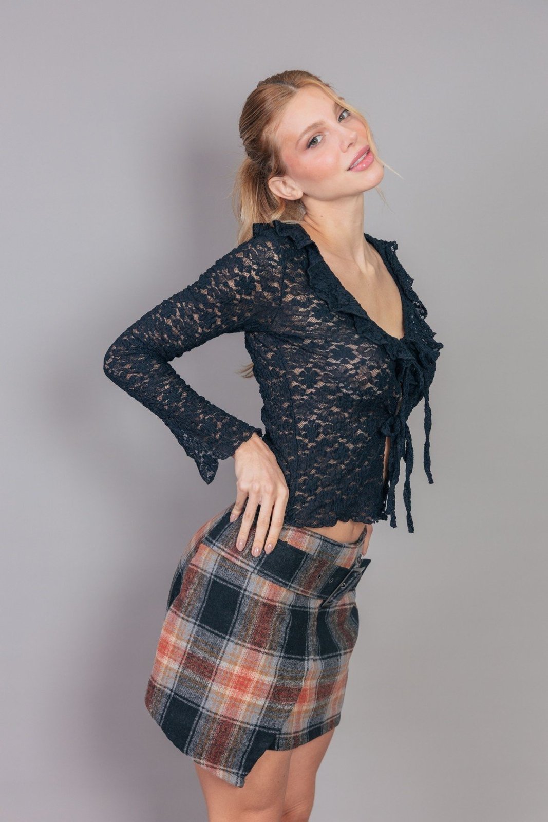Blusa Manga Longa De Renda Com Amarração marinaegabriella