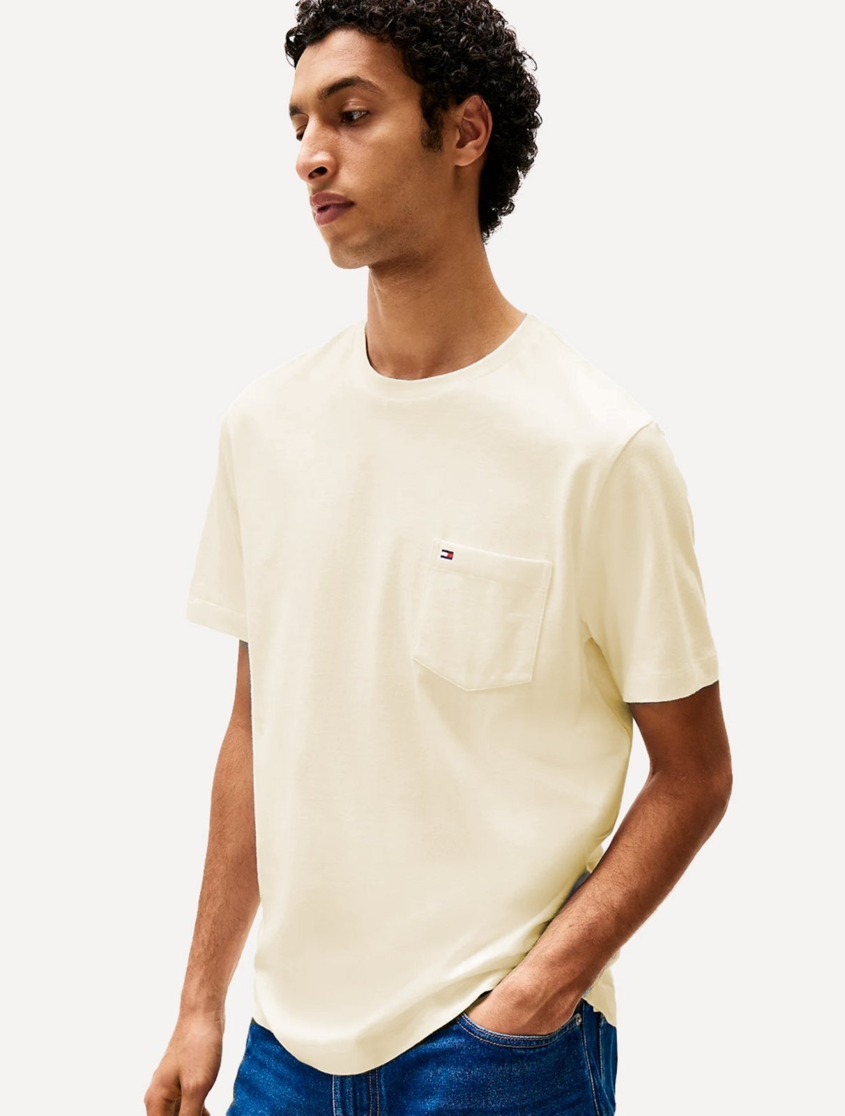 Vista 2 Camiseta Tommy Jeans Masculina Regular Pocket Creme off-white Tommy Jeans off-white