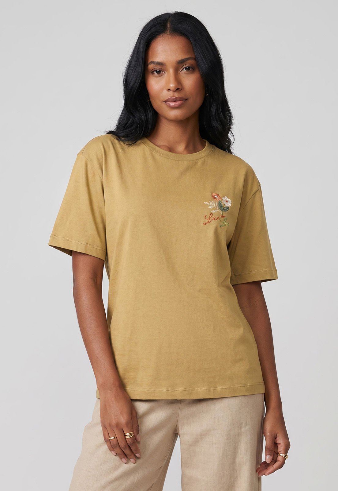 Camiseta Feminina Lez a Lez Bordado Malha Penteada Amarela