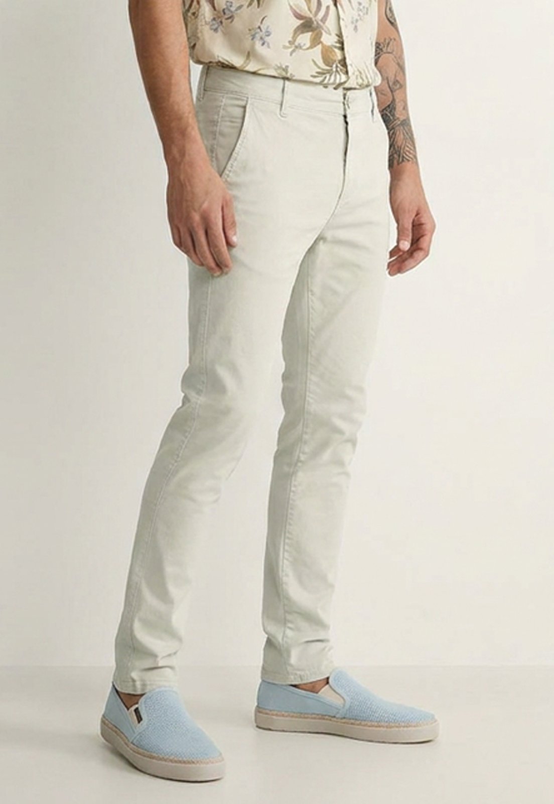 Calça Sarja Masculina Slim Fit com Elastano Cintura Média Bolso Social Bege