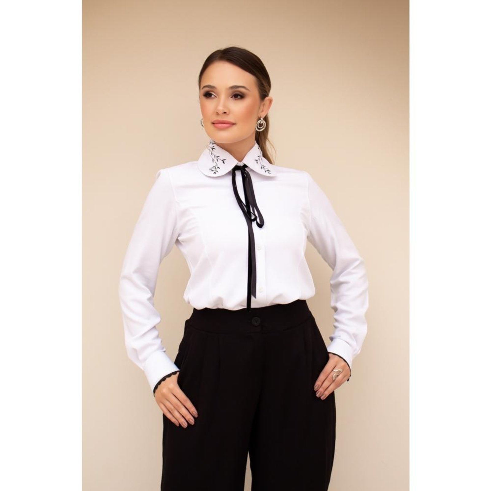 Camisa Feminina Acinturada De Viscose Delicada Com Detalhes