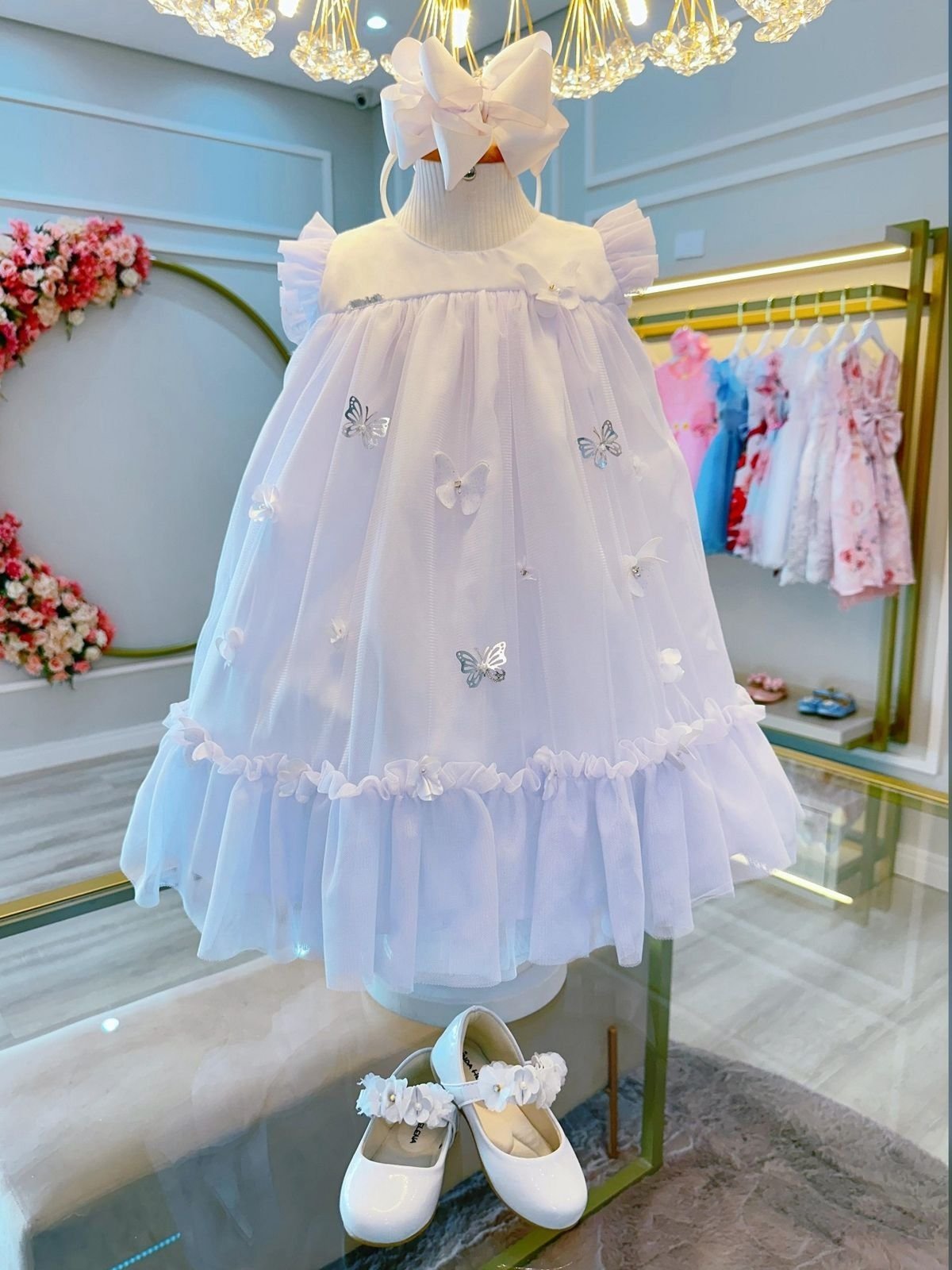 Infantil - Vestido Festa Branco Jardim das Borboletas Batizado Florista Casamento Dama Daminha Social Menina Pérolas Princesa Rodado Aniversário Luxo